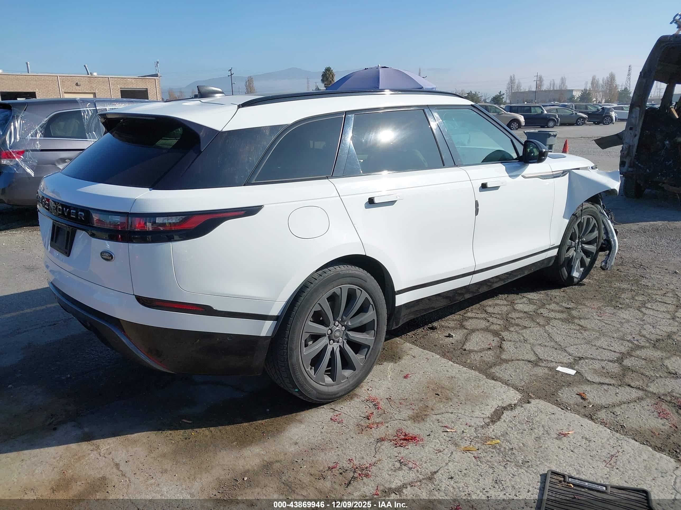 LAND ROVER image 4