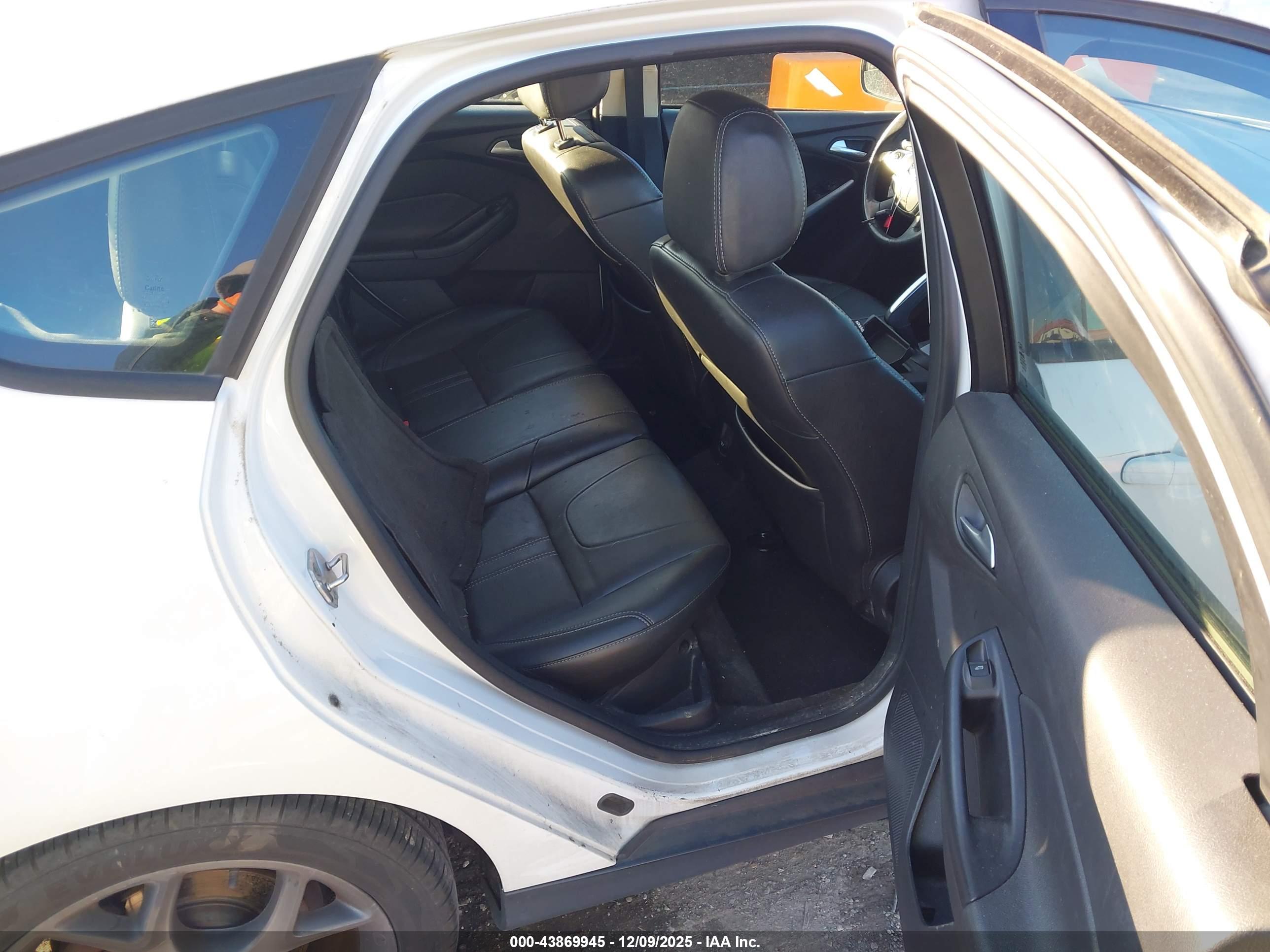 FORD FOCUS image 8