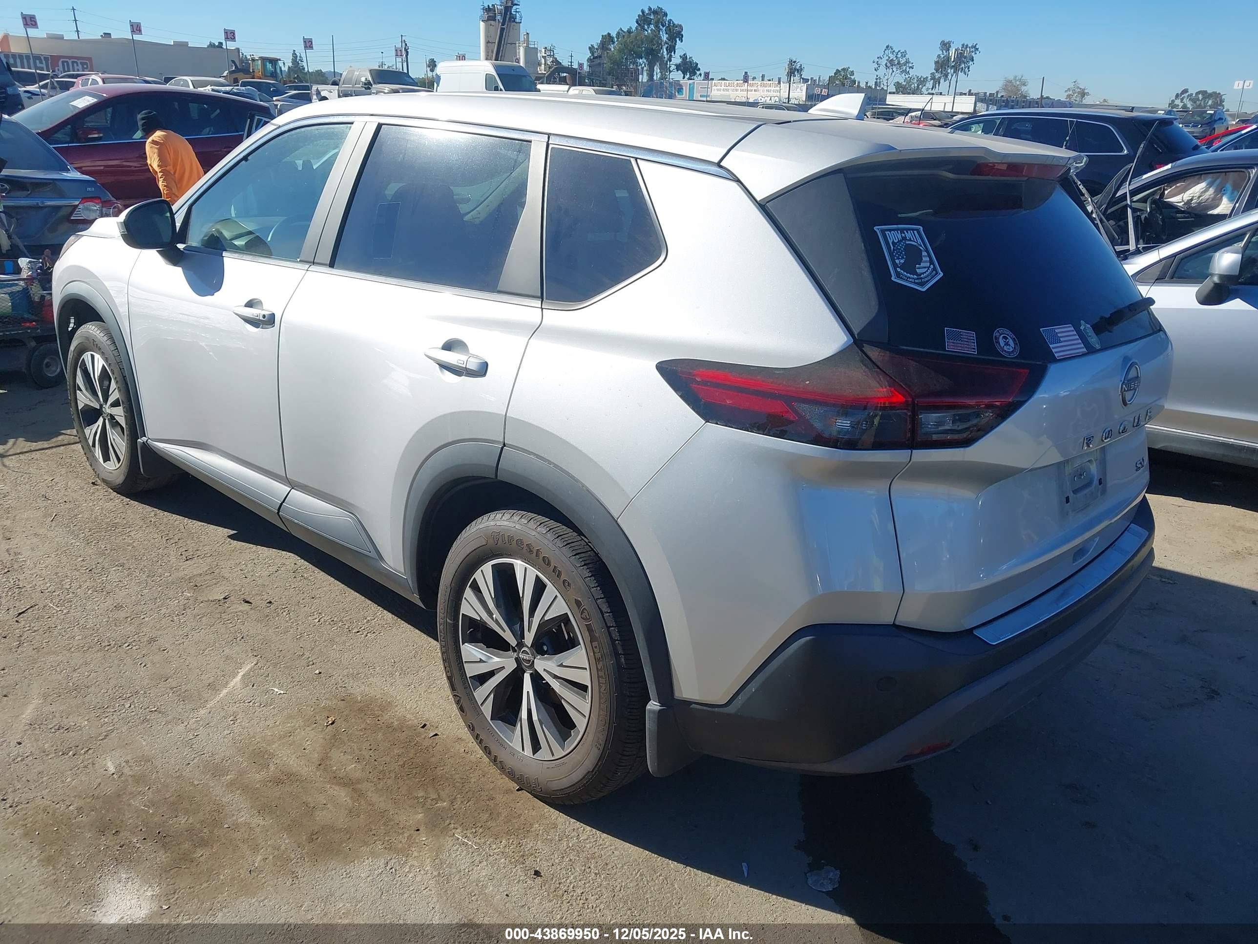 NISSAN ROGUE image 3