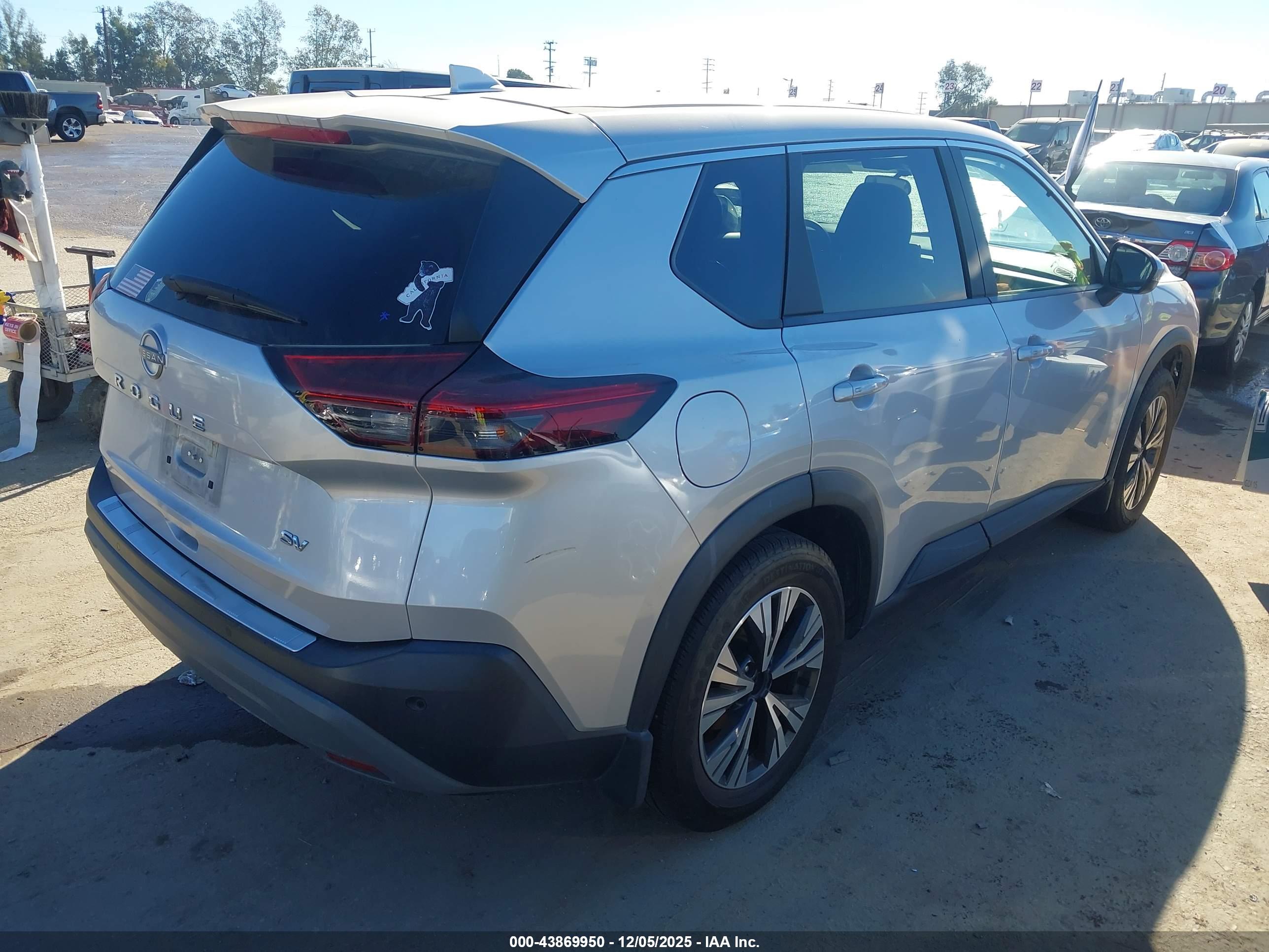 NISSAN ROGUE image 4