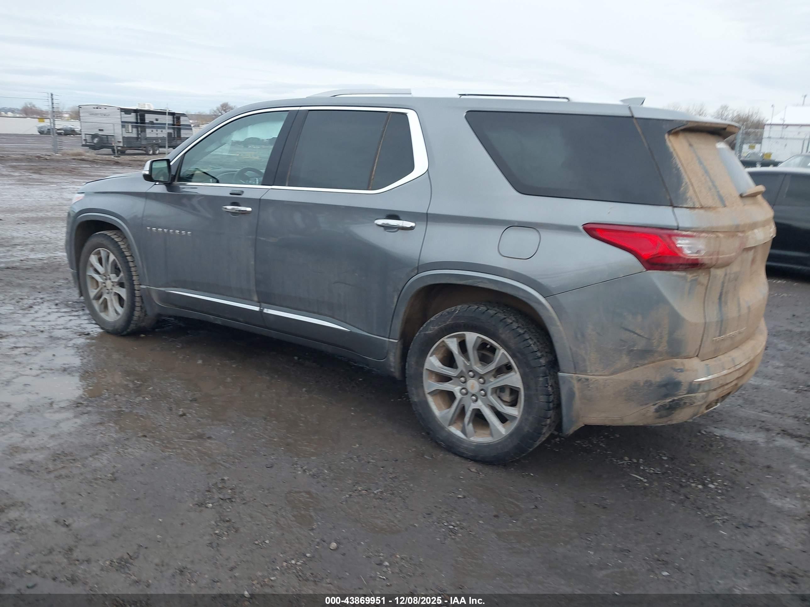 CHEVROLET TRAVERSE image 3