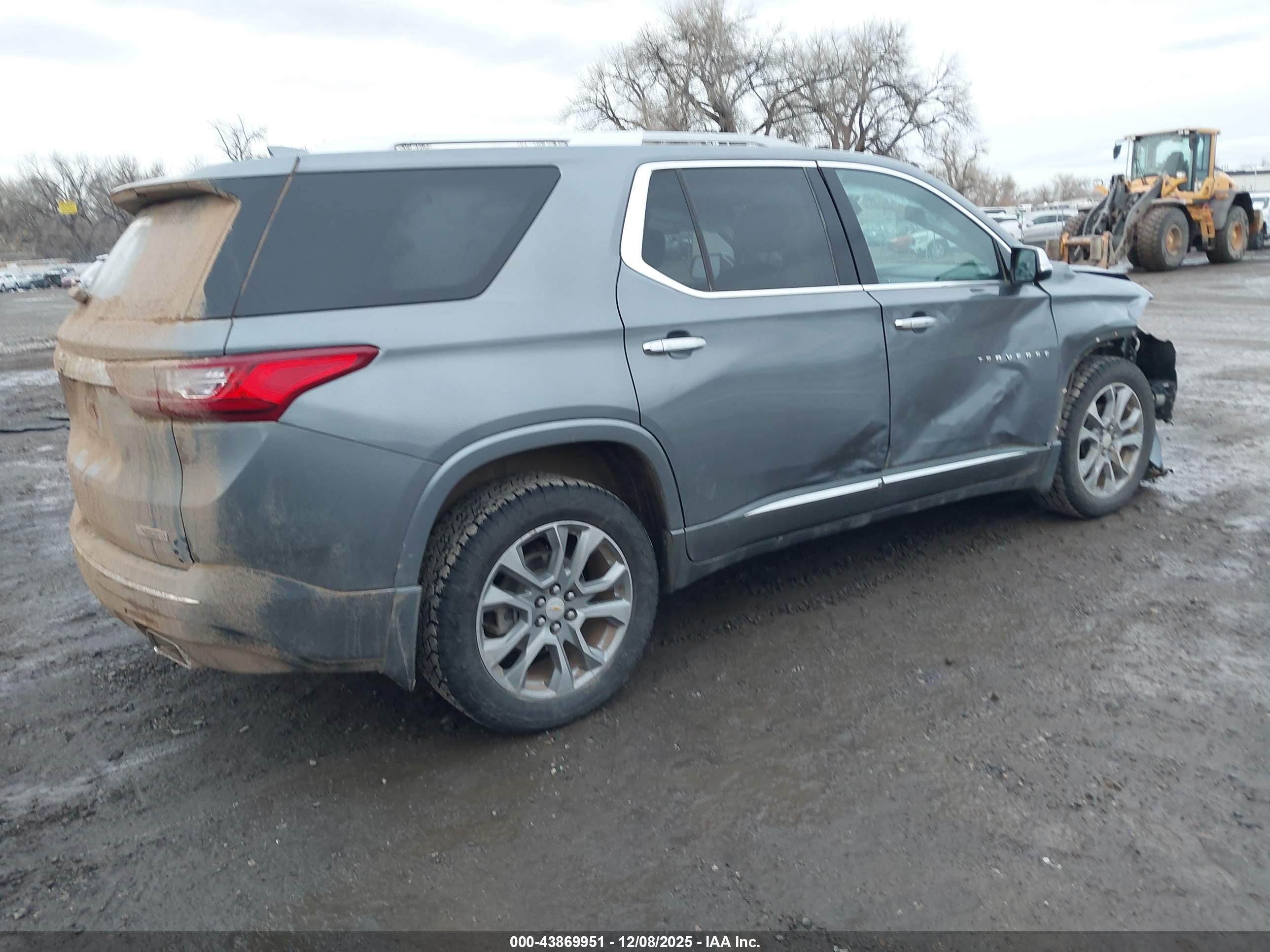 CHEVROLET TRAVERSE image 4