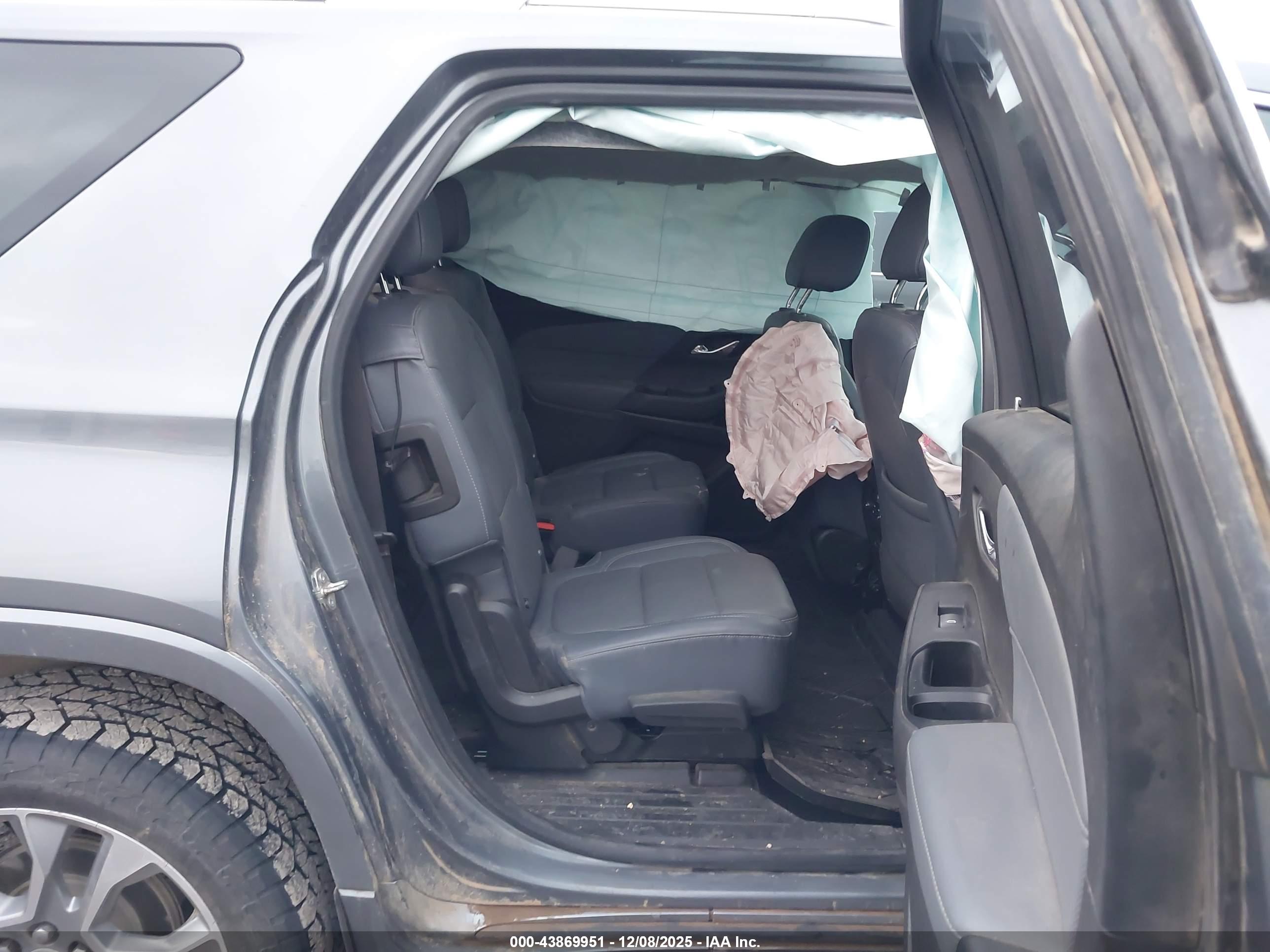 CHEVROLET TRAVERSE image 8
