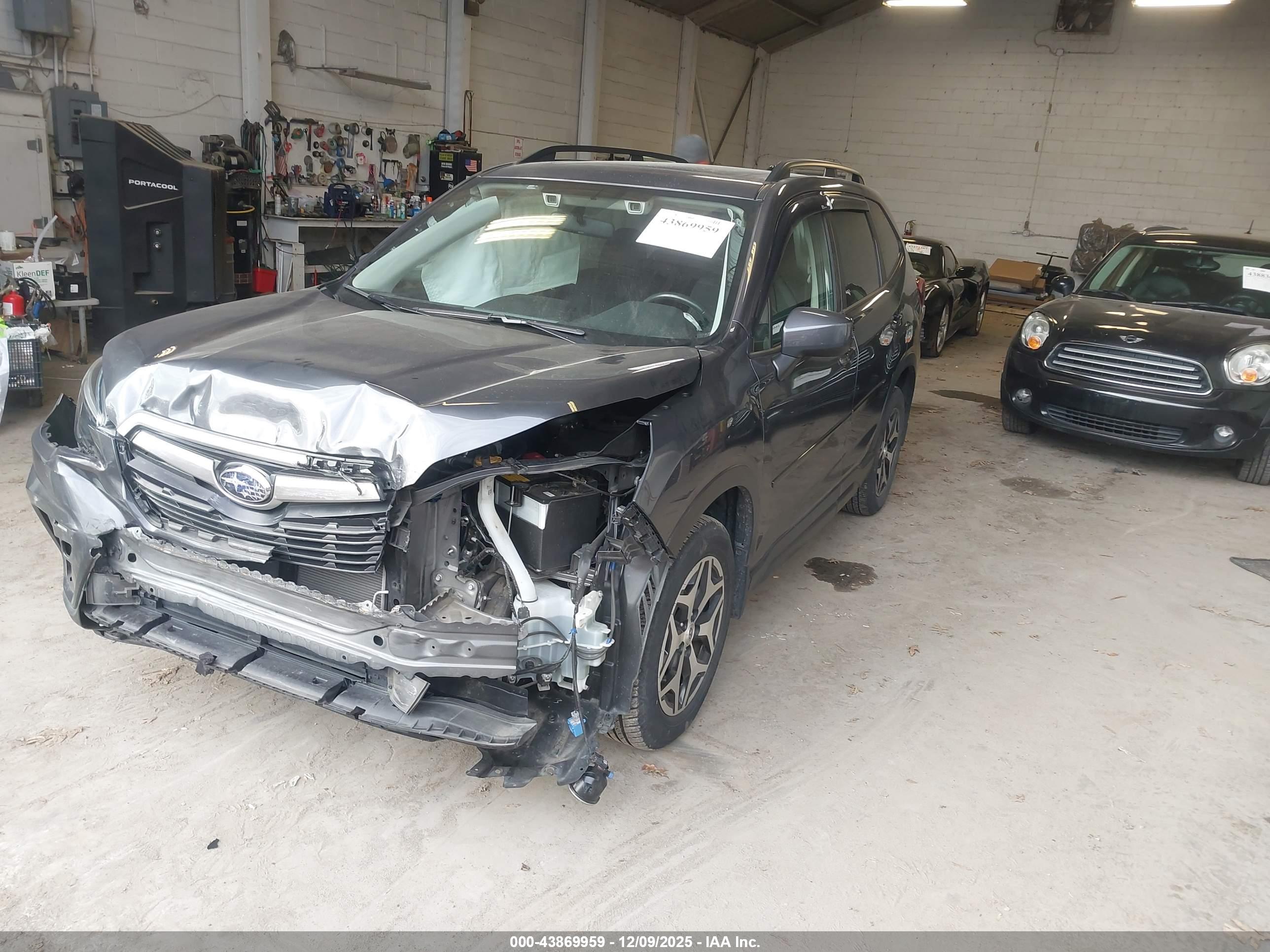 SUBARU FORESTER image 2