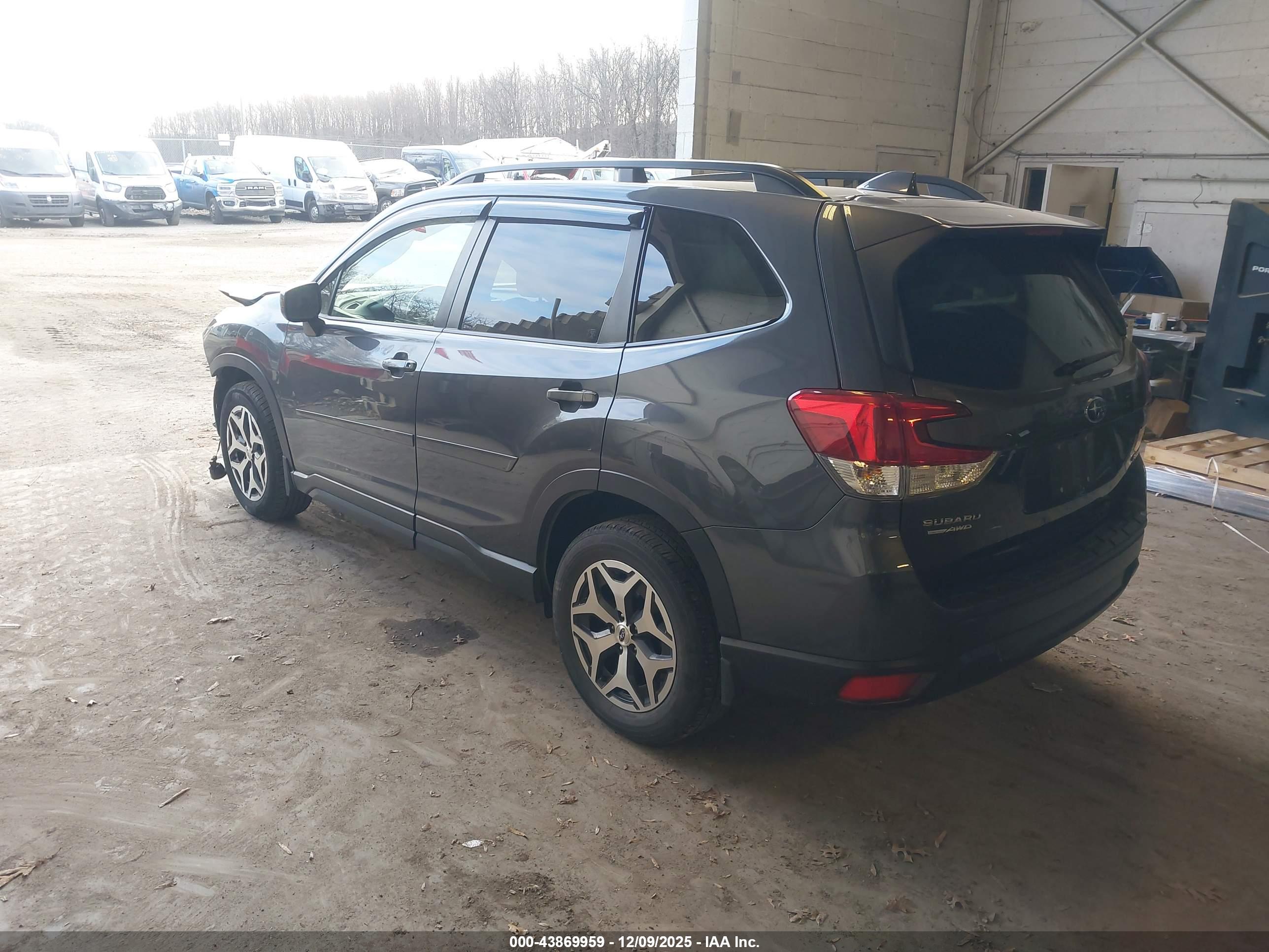 SUBARU FORESTER image 3