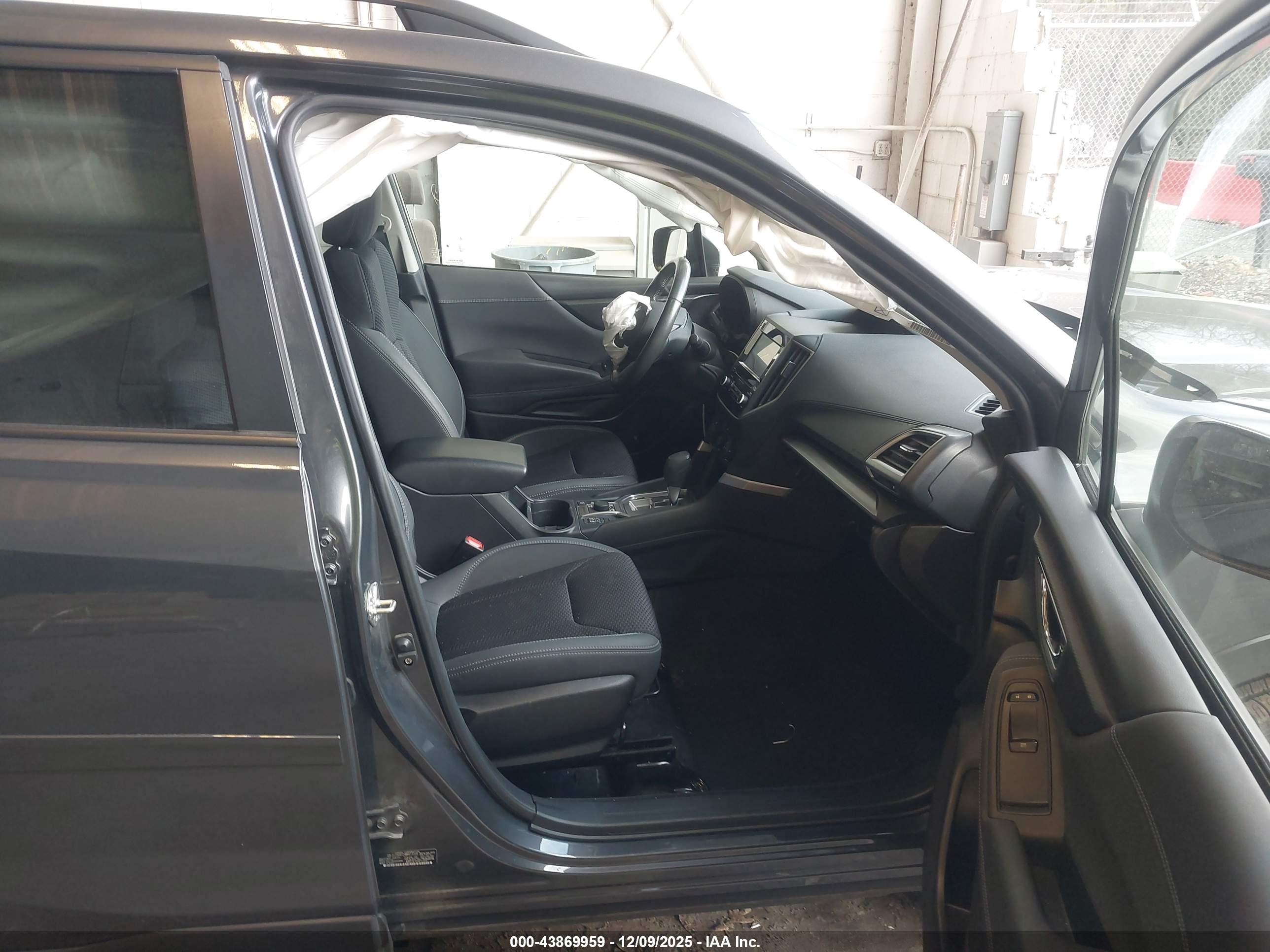 SUBARU FORESTER image 5