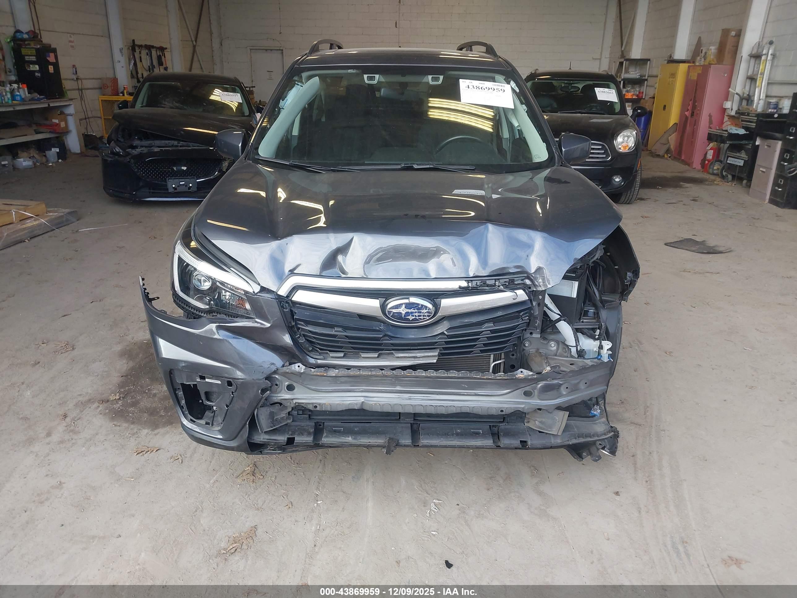SUBARU FORESTER image 6