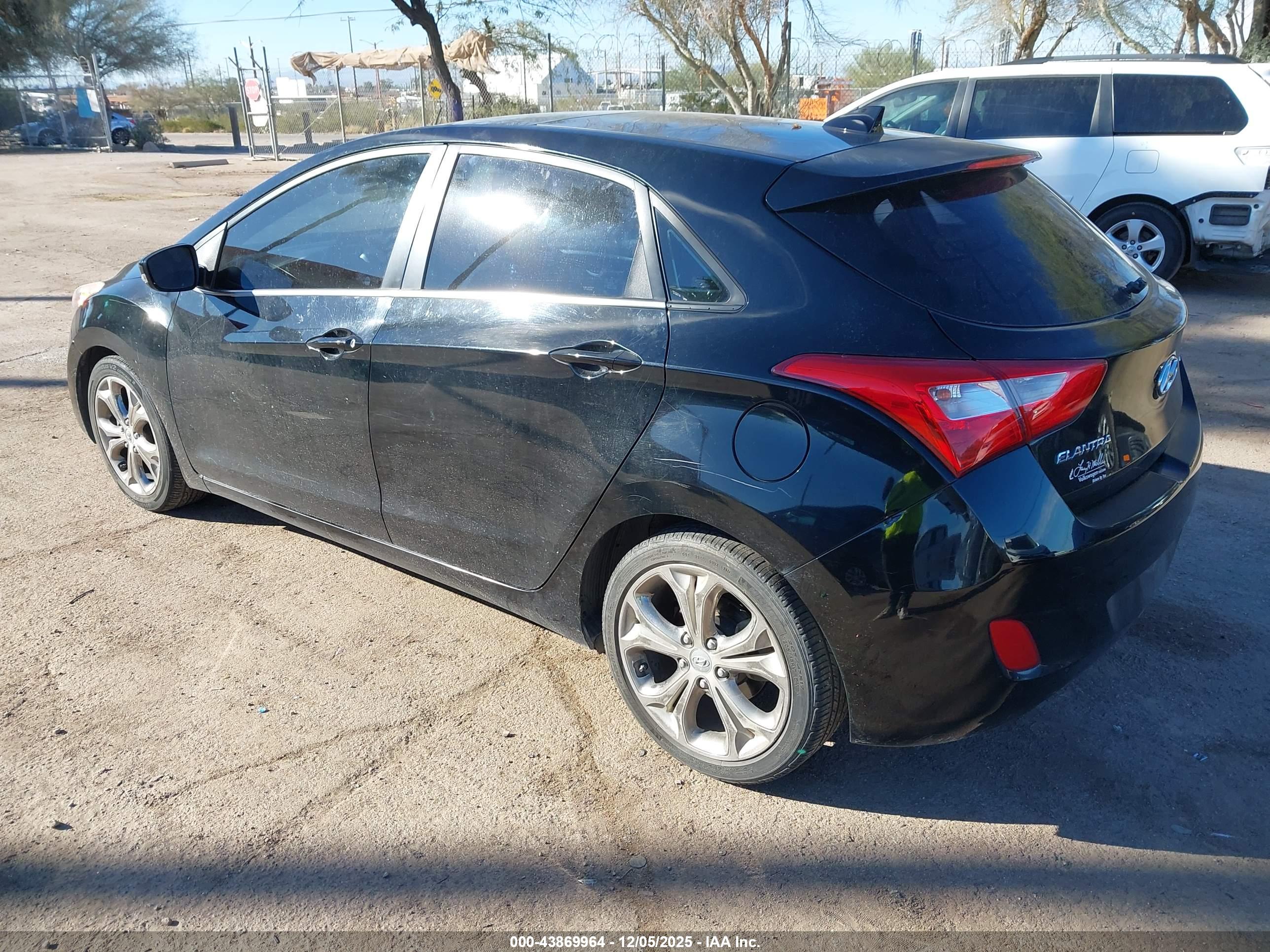 HYUNDAI ELANTRA image 3