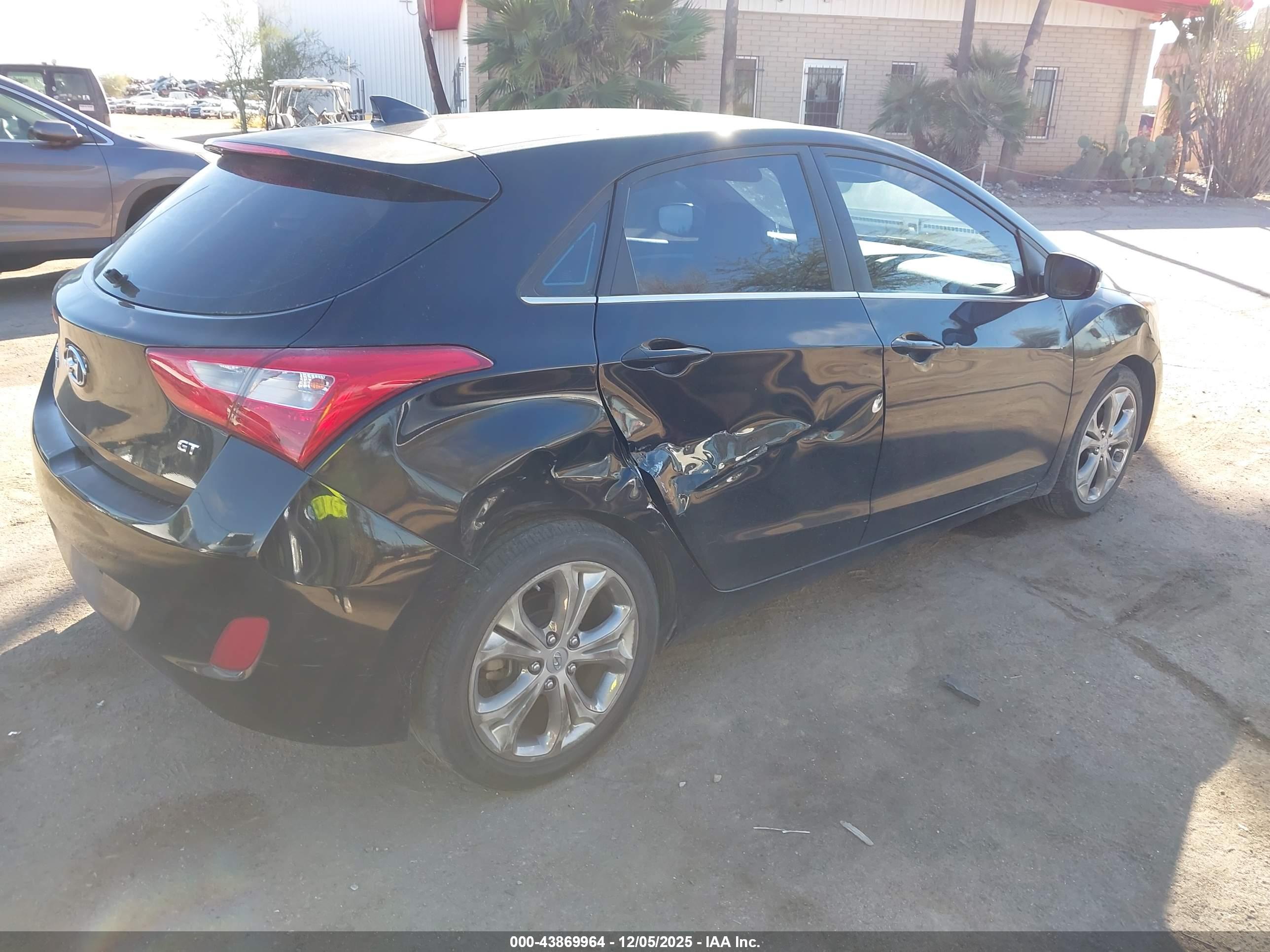 HYUNDAI ELANTRA image 4