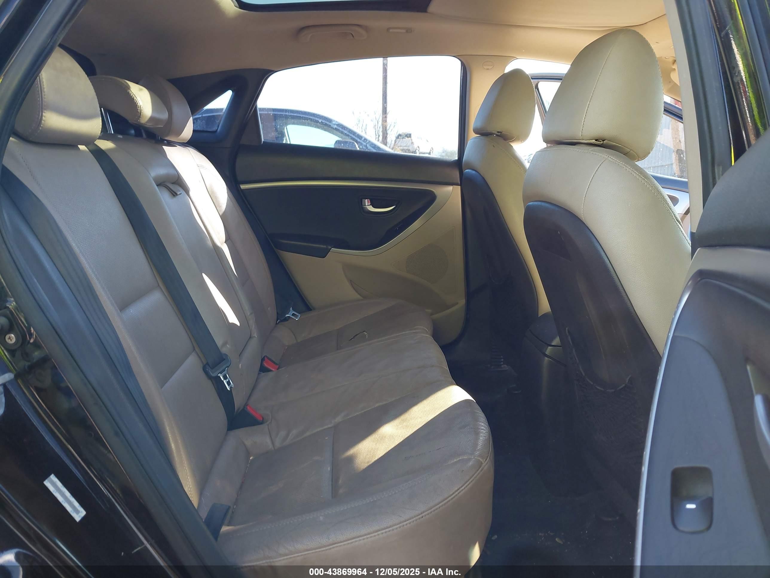 HYUNDAI ELANTRA image 8