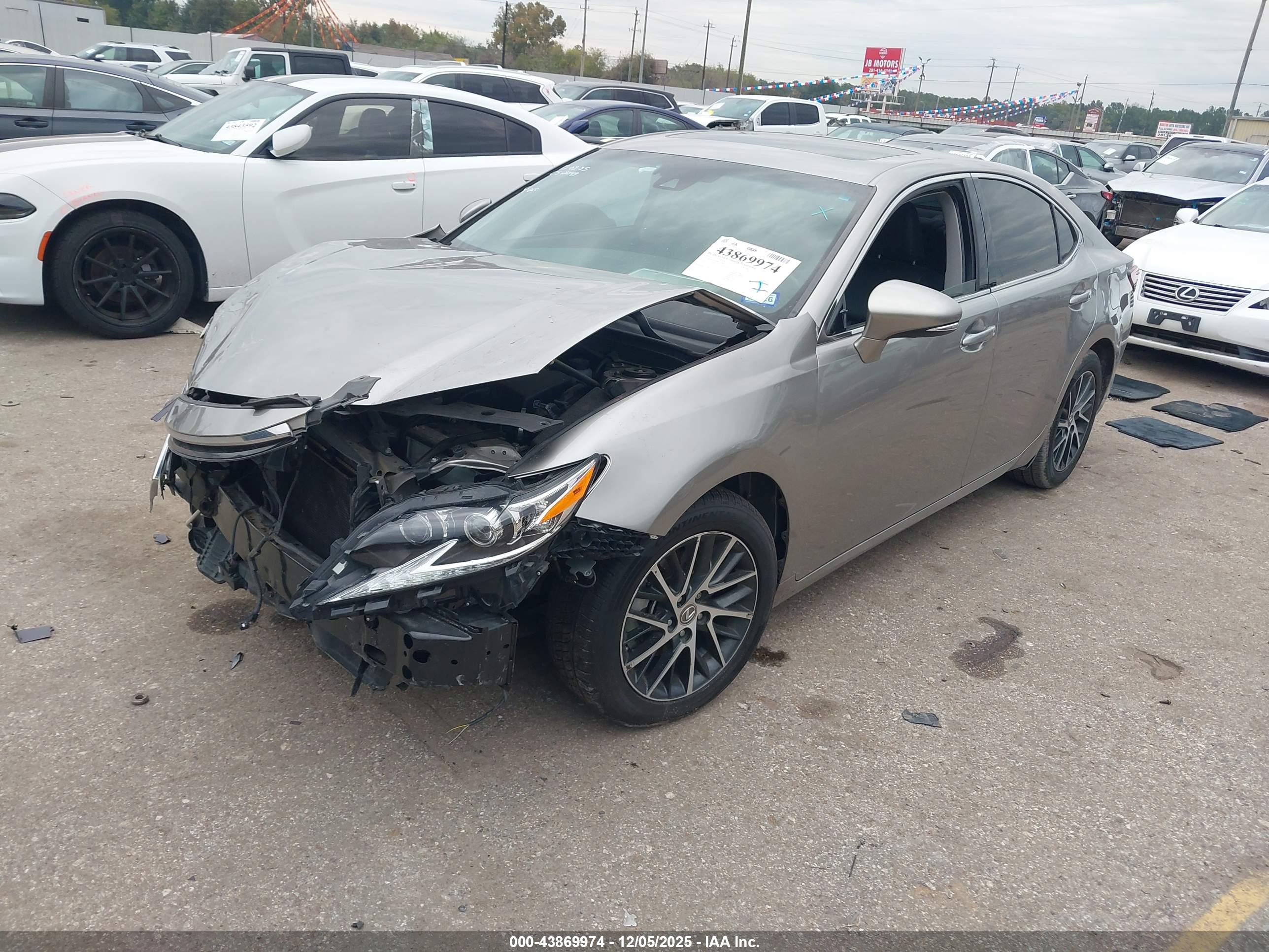 LEXUS ES image 2