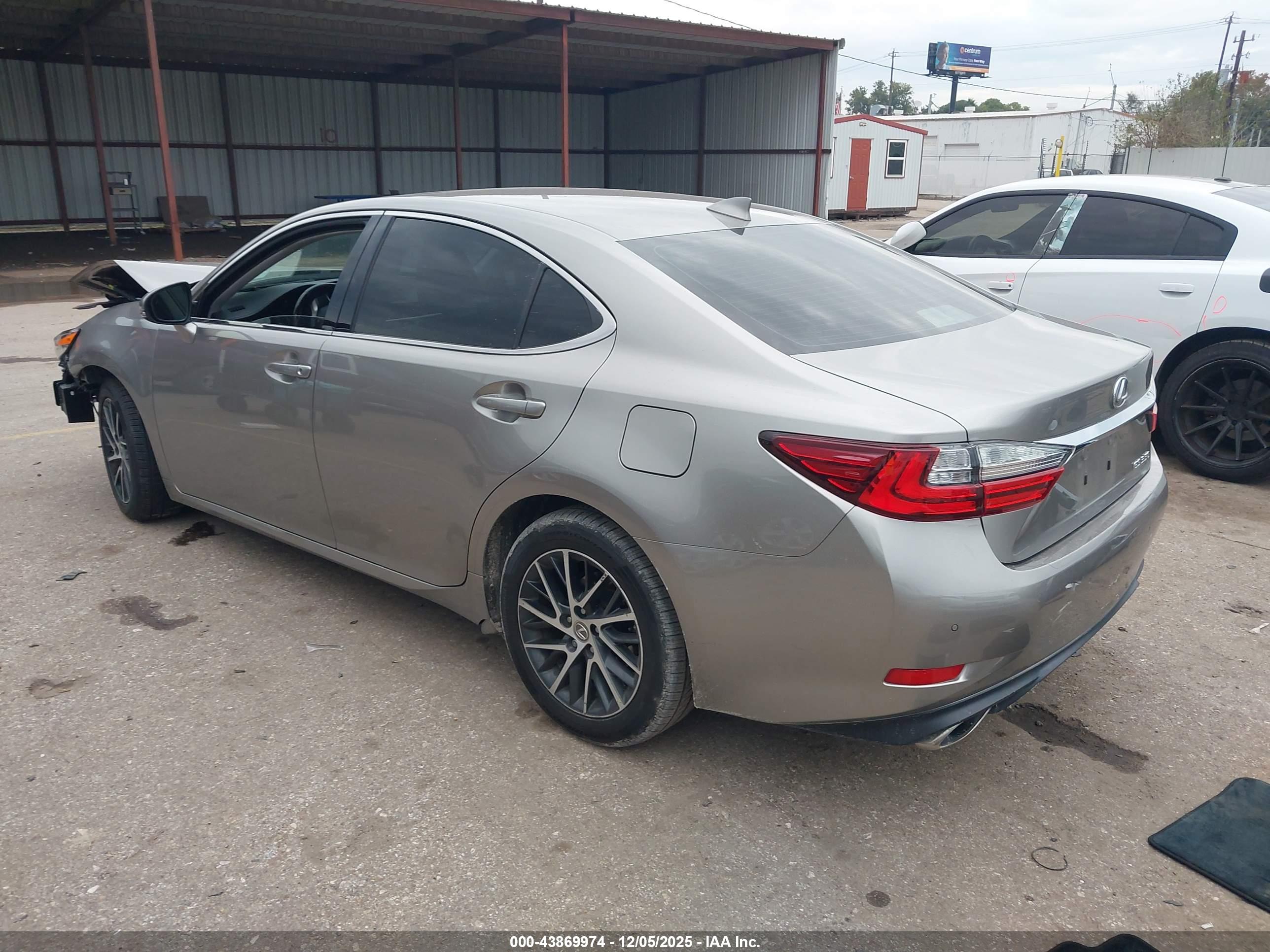 LEXUS ES image 3