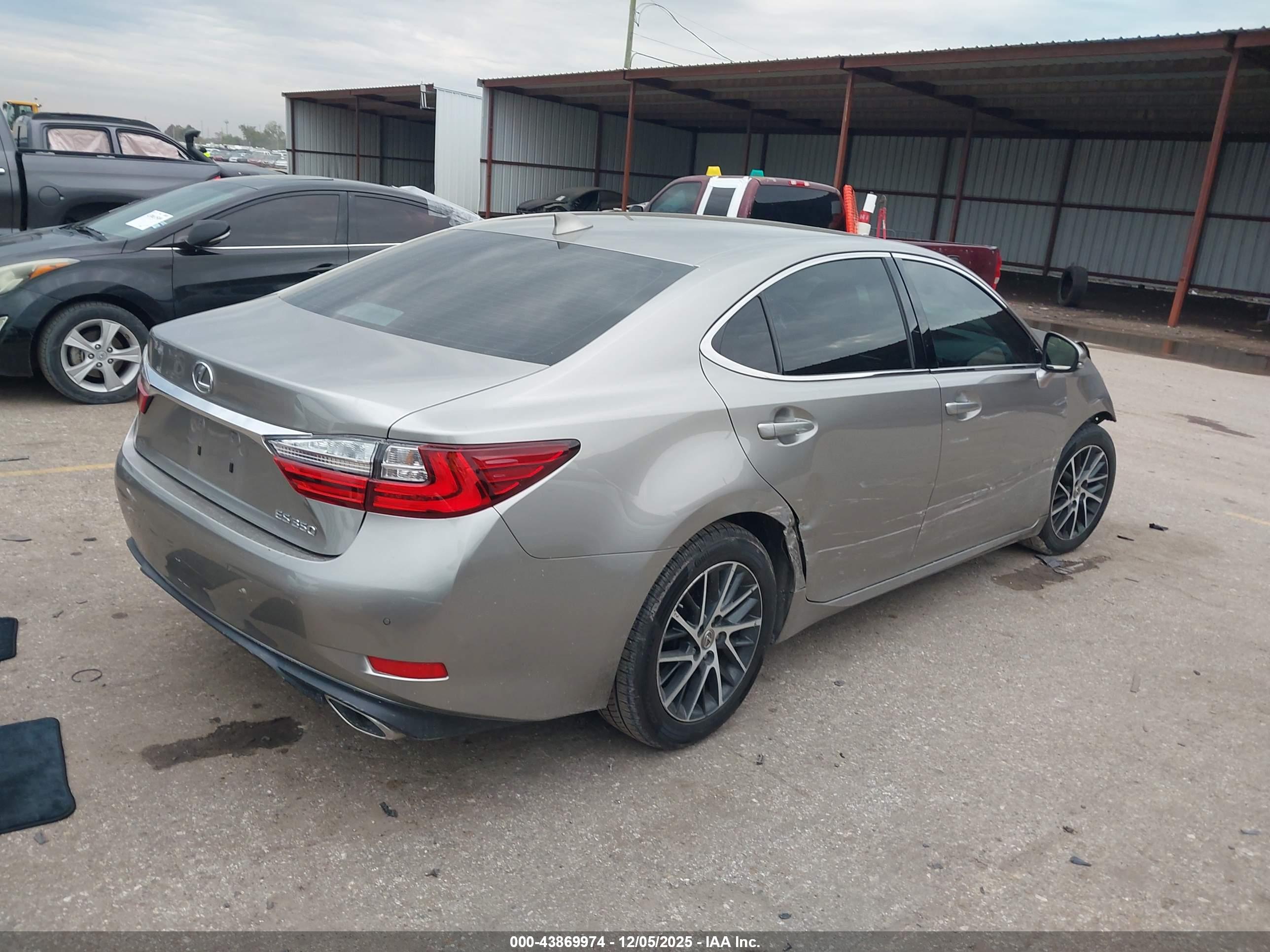LEXUS ES image 4