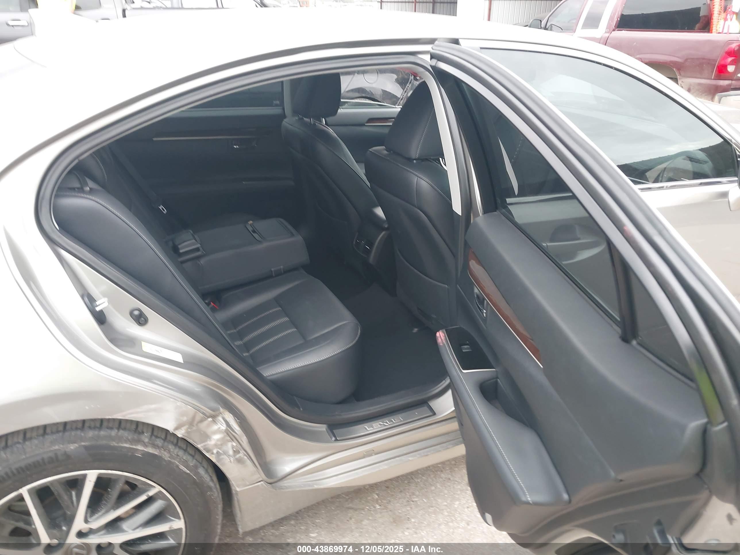 LEXUS ES image 8