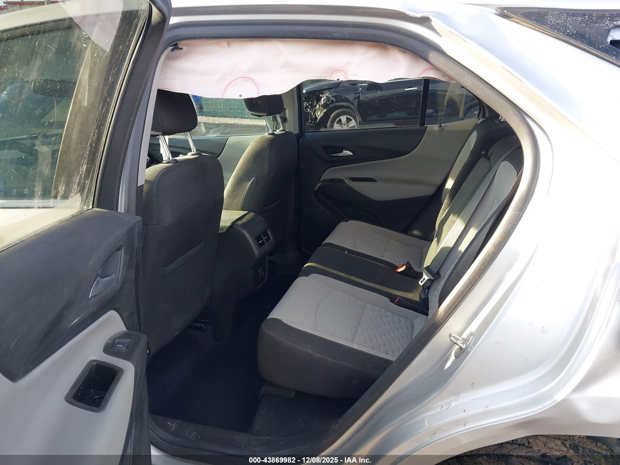 CHEVROLET EQUINOX image 8