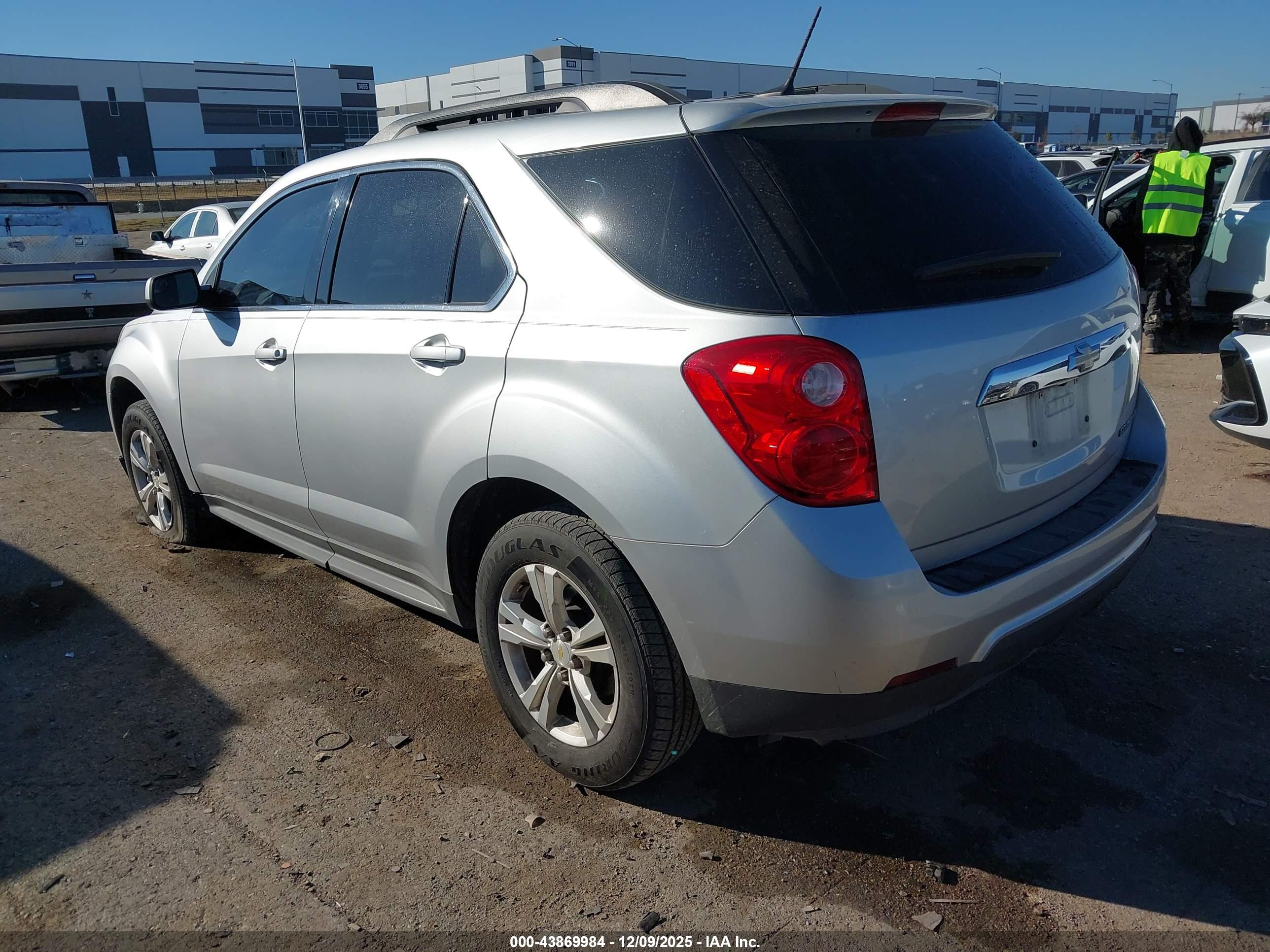 CHEVROLET EQUINOX image 3