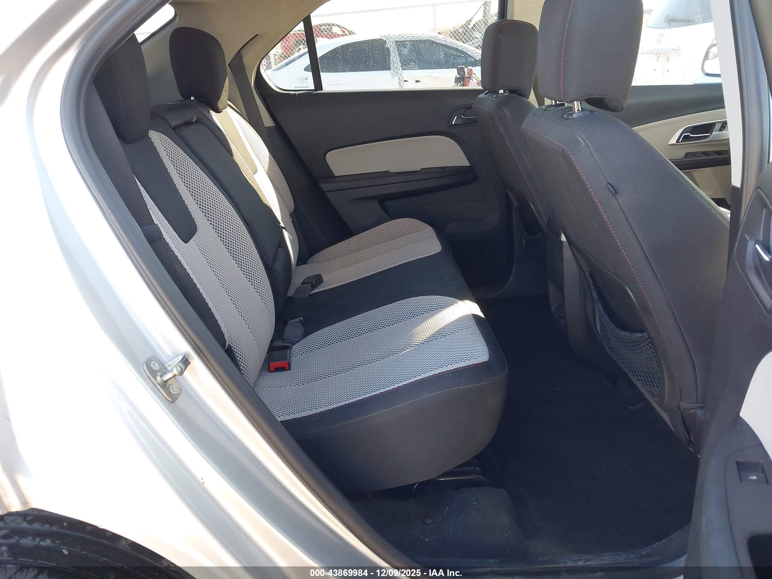 CHEVROLET EQUINOX image 8