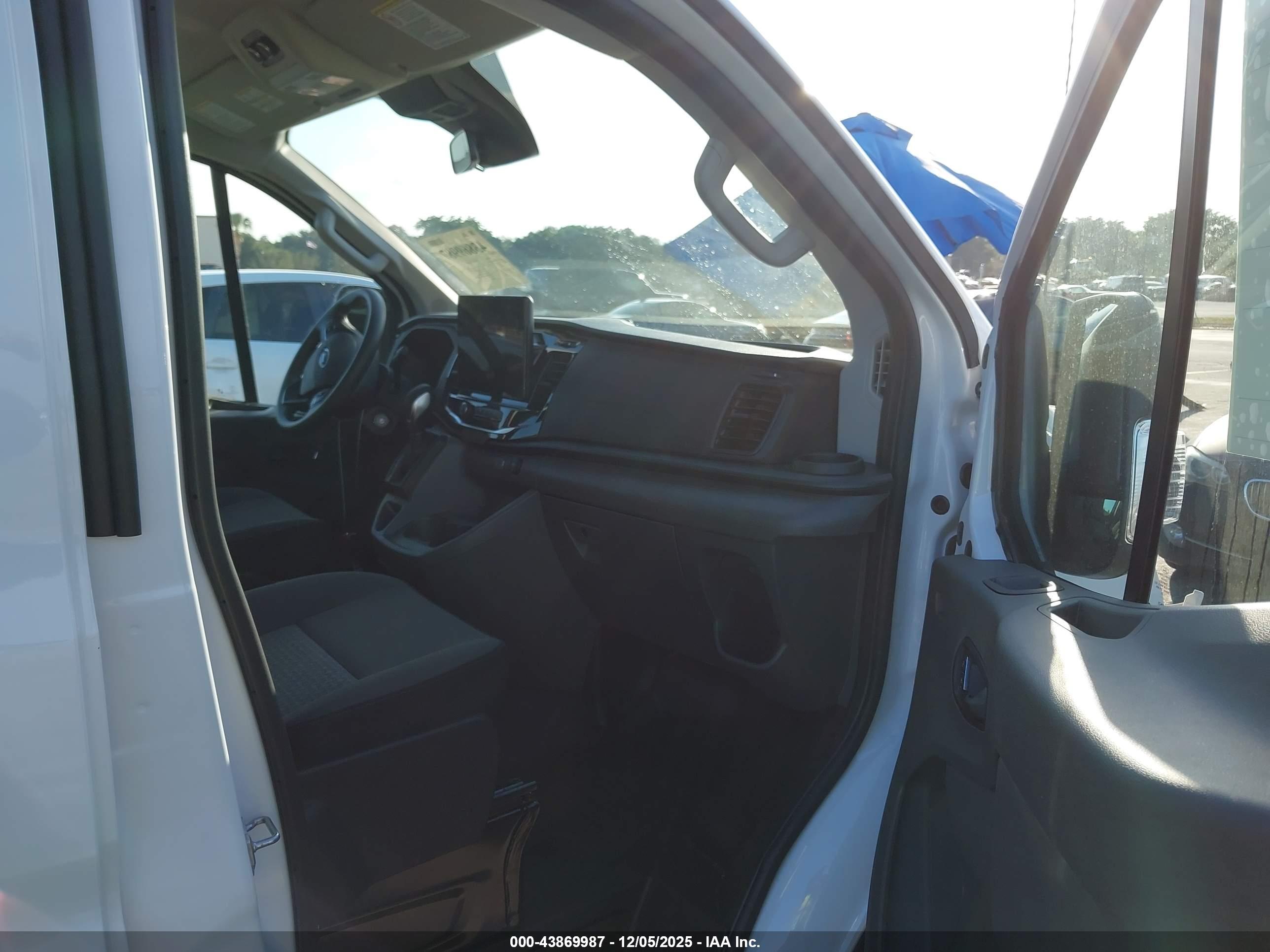 FORD TRANSIT-350 image 5