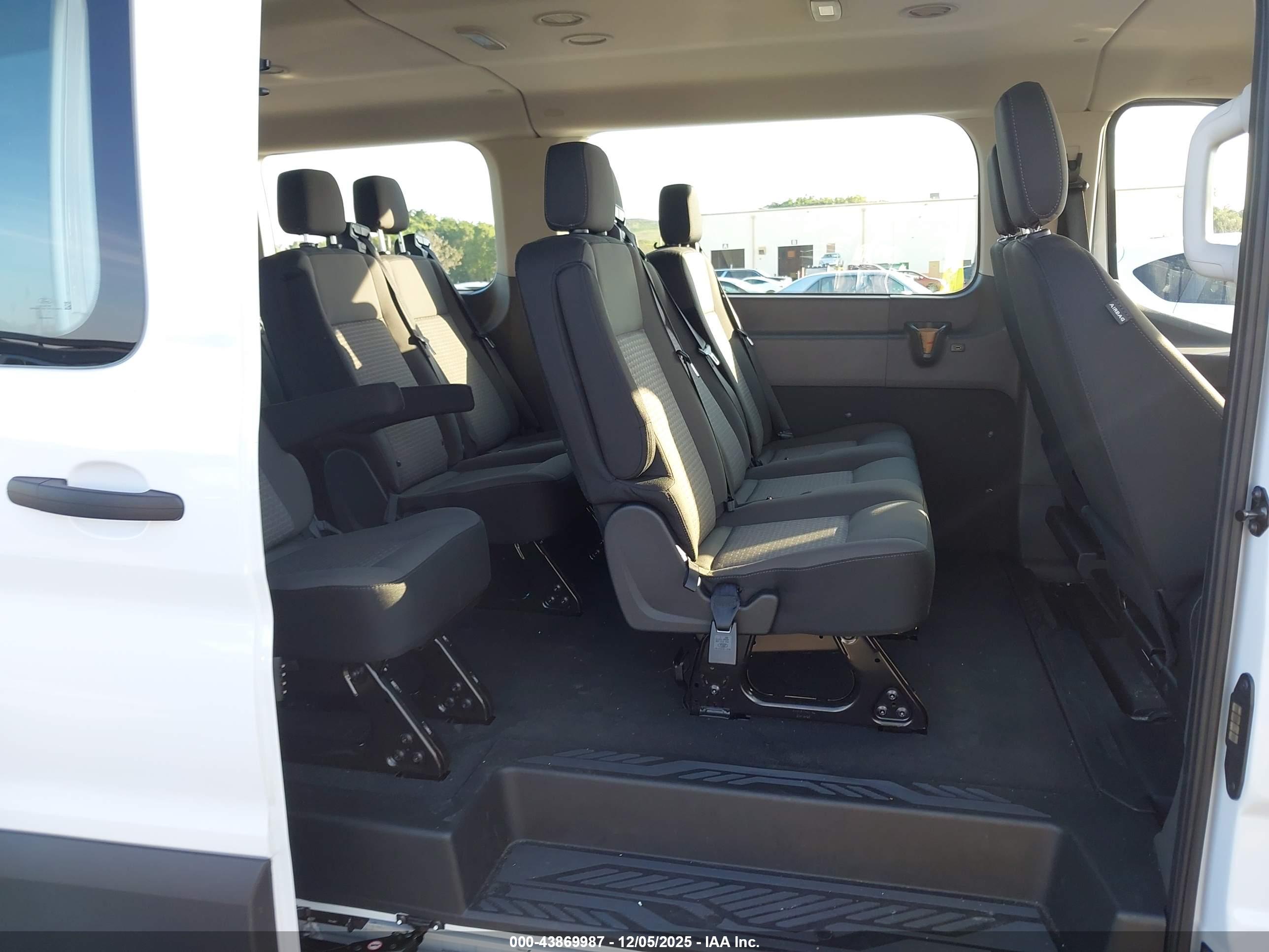 FORD TRANSIT-350 image 8