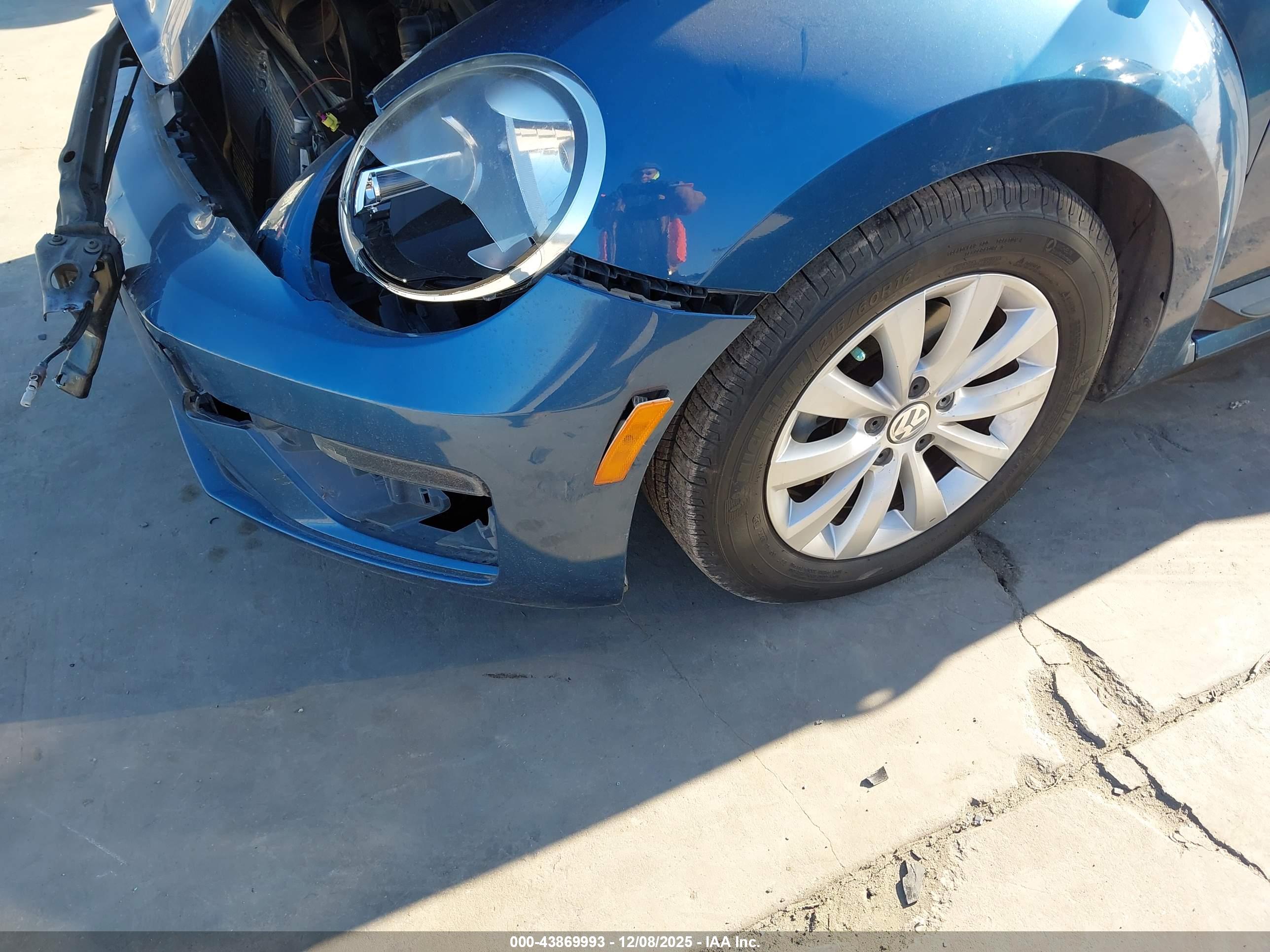 VOLKSWAGEN BEETLE image 6