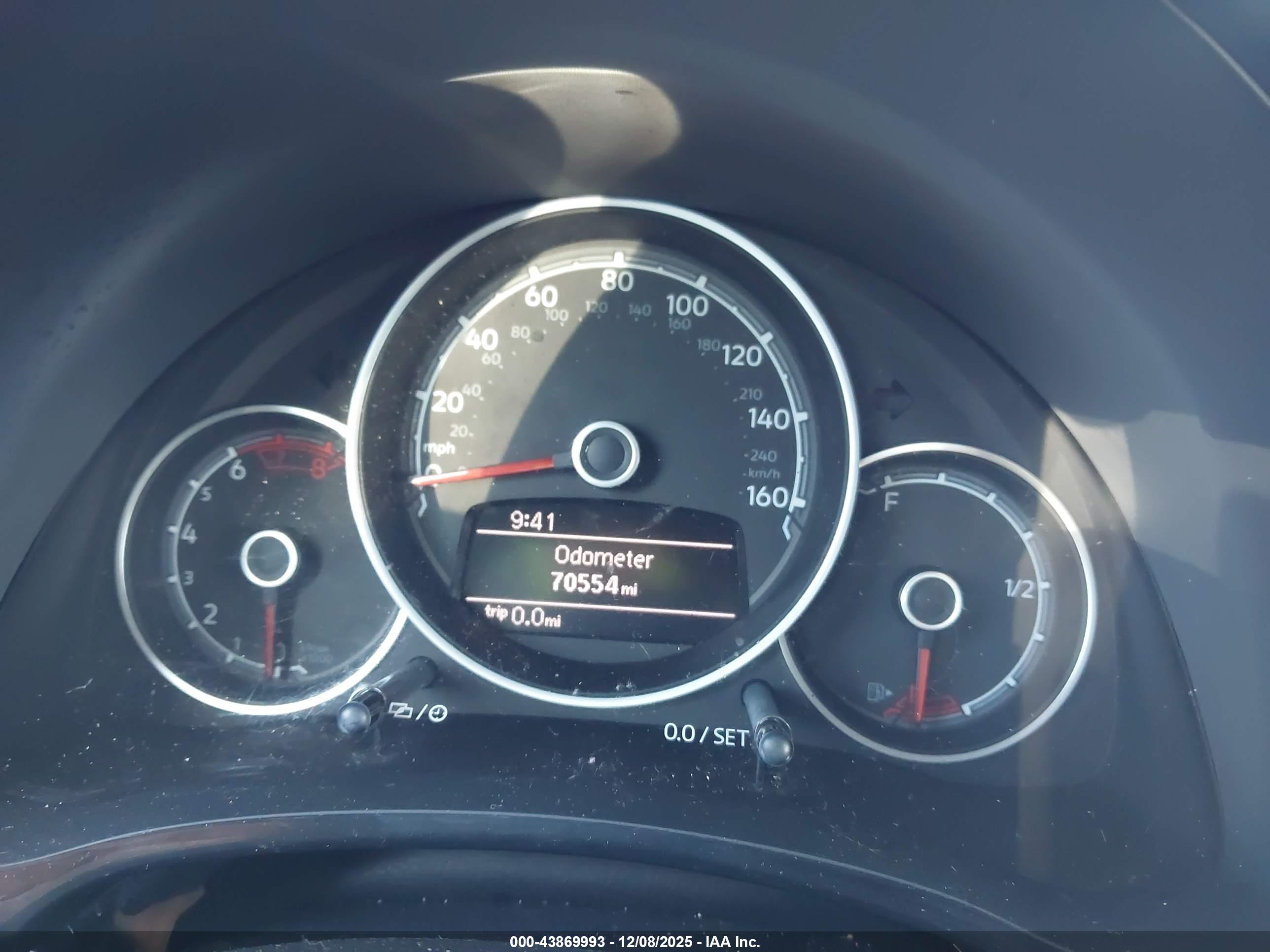 VOLKSWAGEN BEETLE image 7