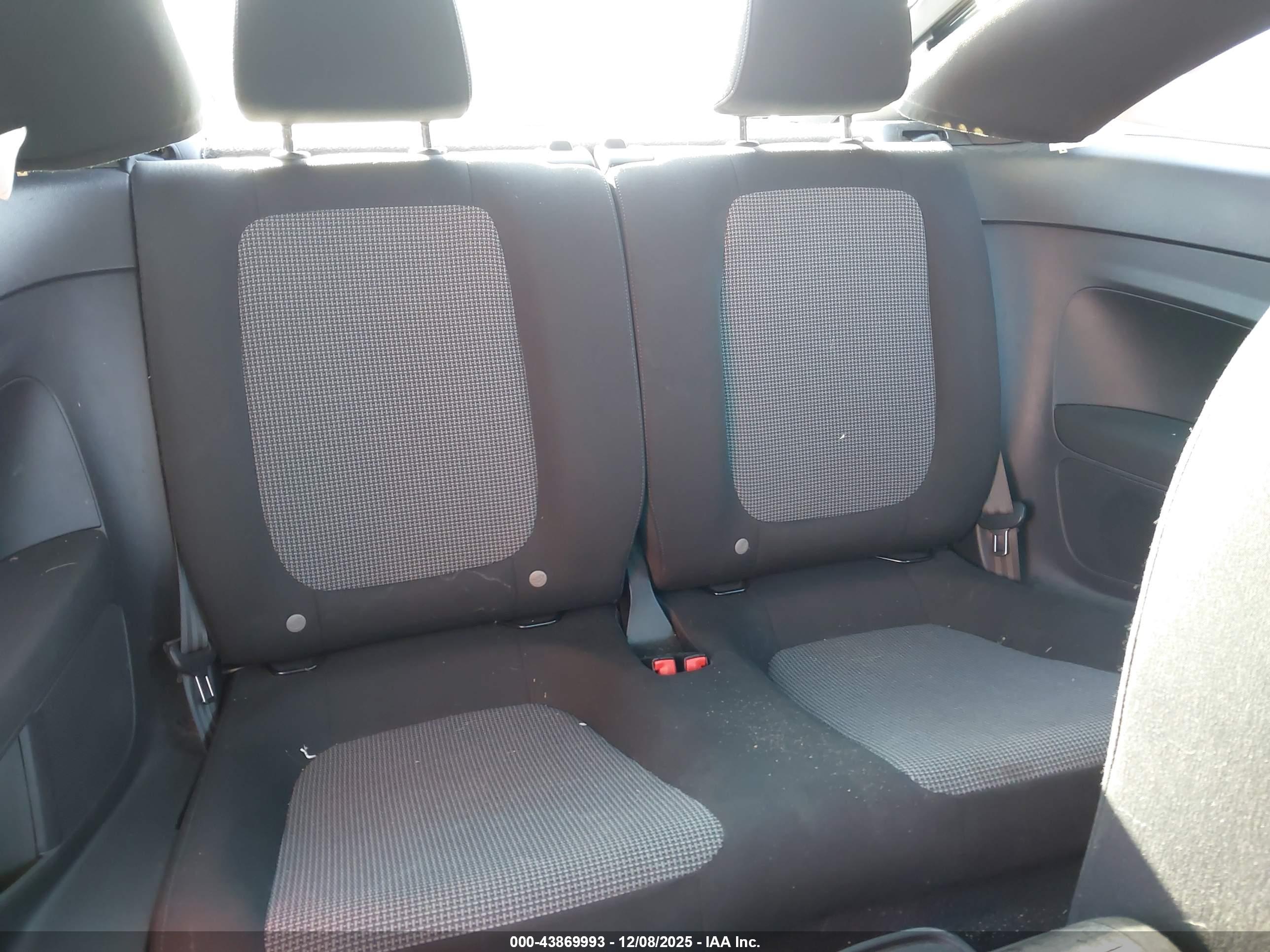 VOLKSWAGEN BEETLE image 8