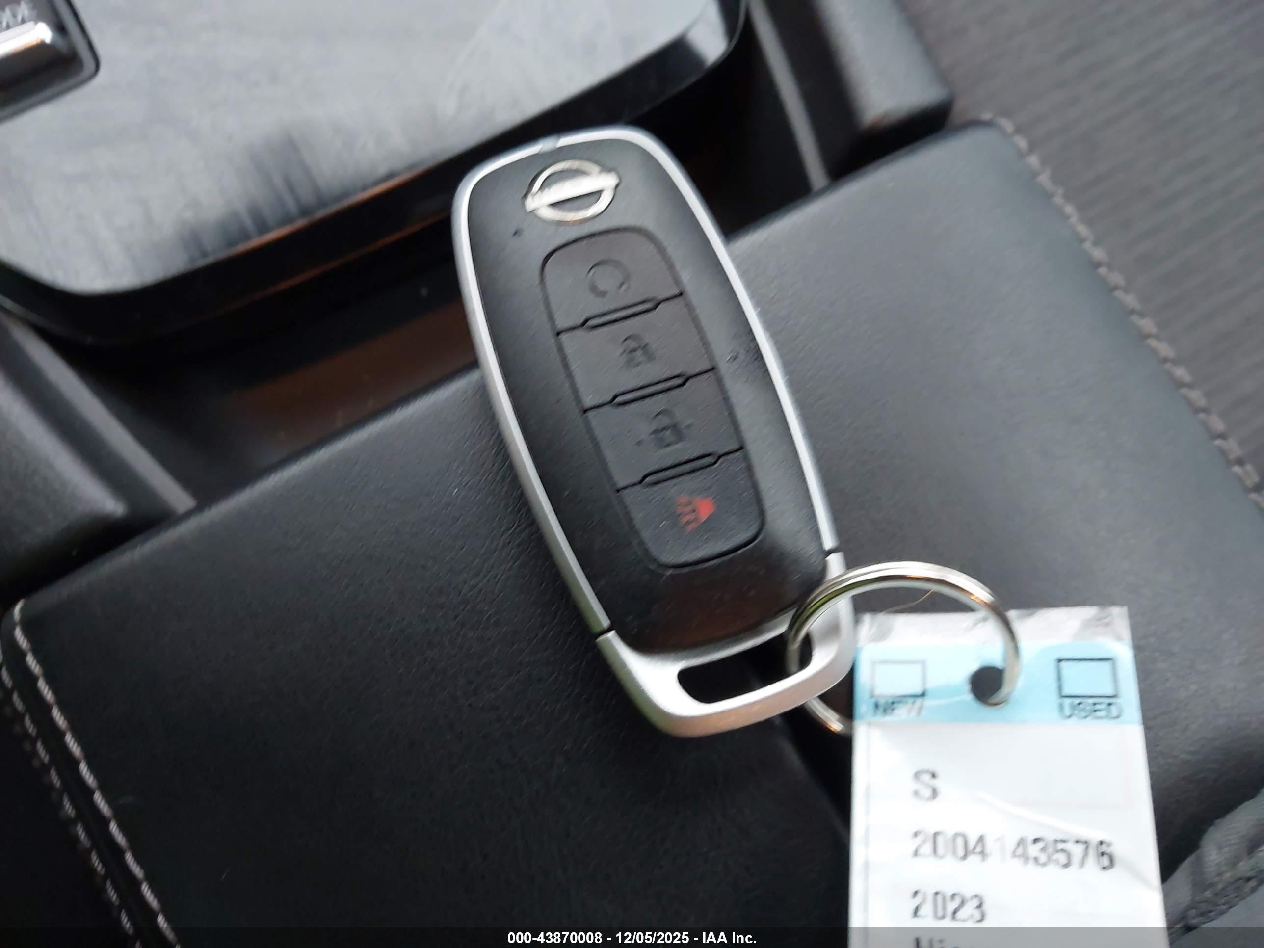 NISSAN ROGUE image 11