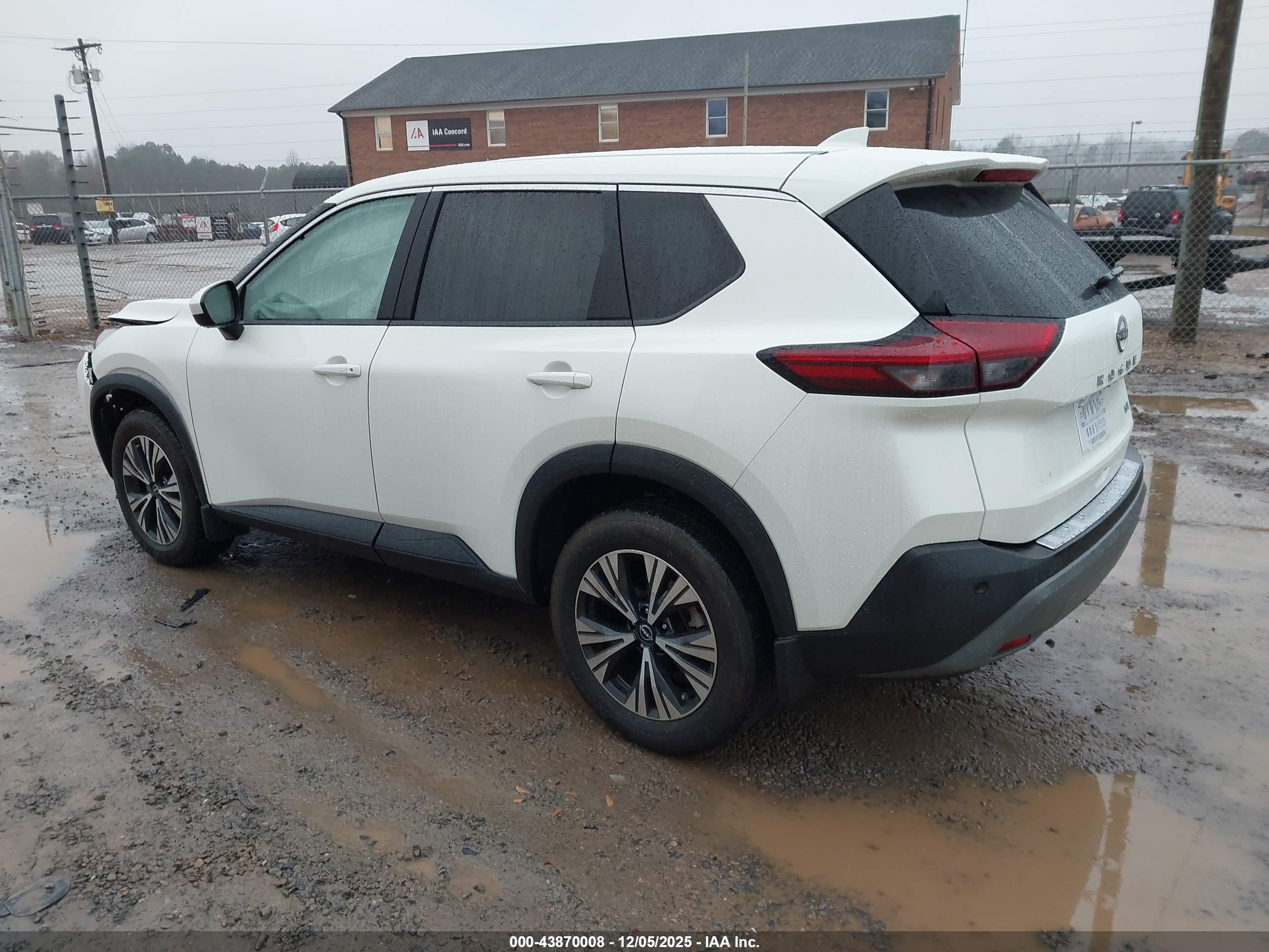 NISSAN ROGUE image 3