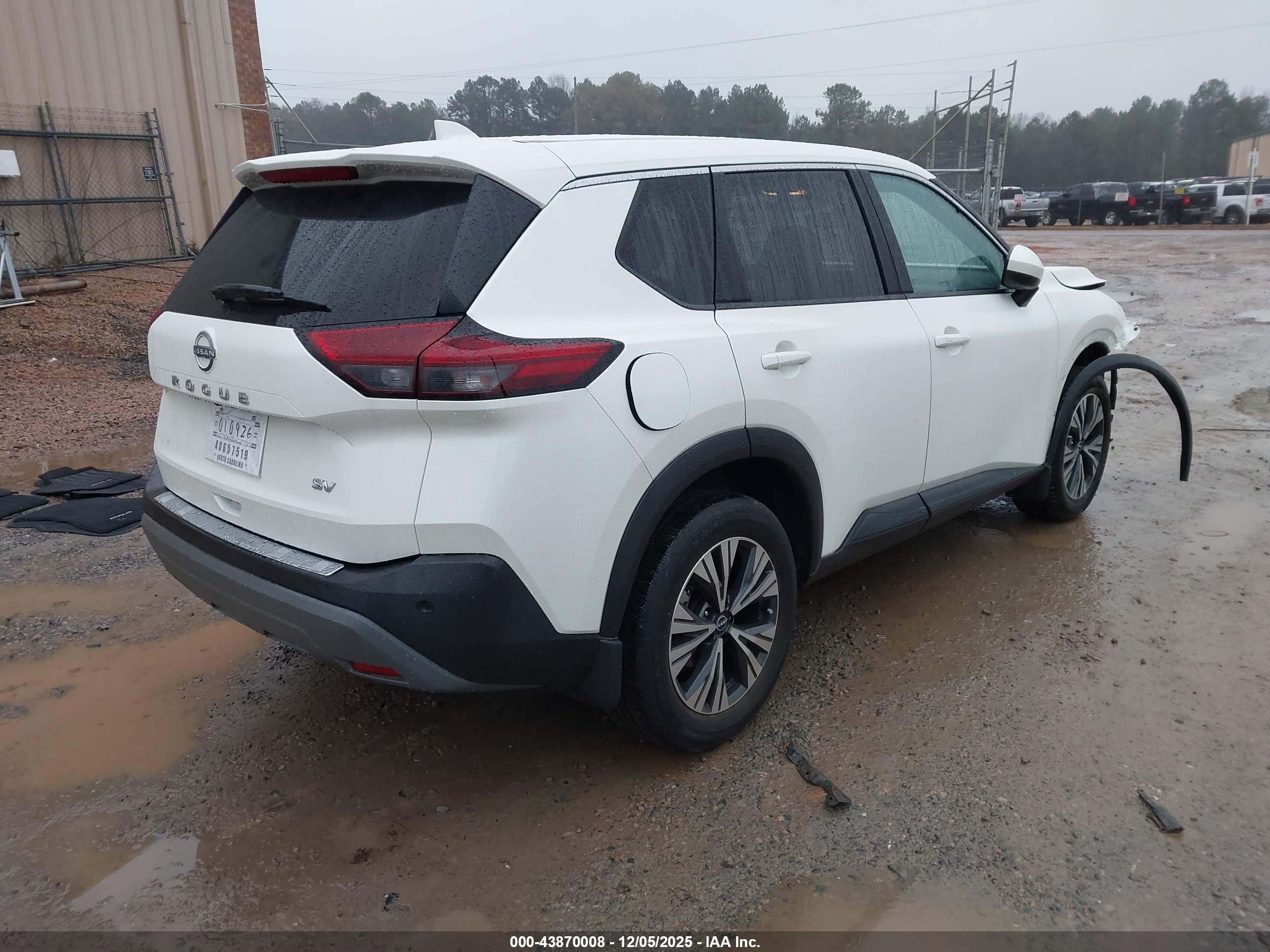 NISSAN ROGUE image 4