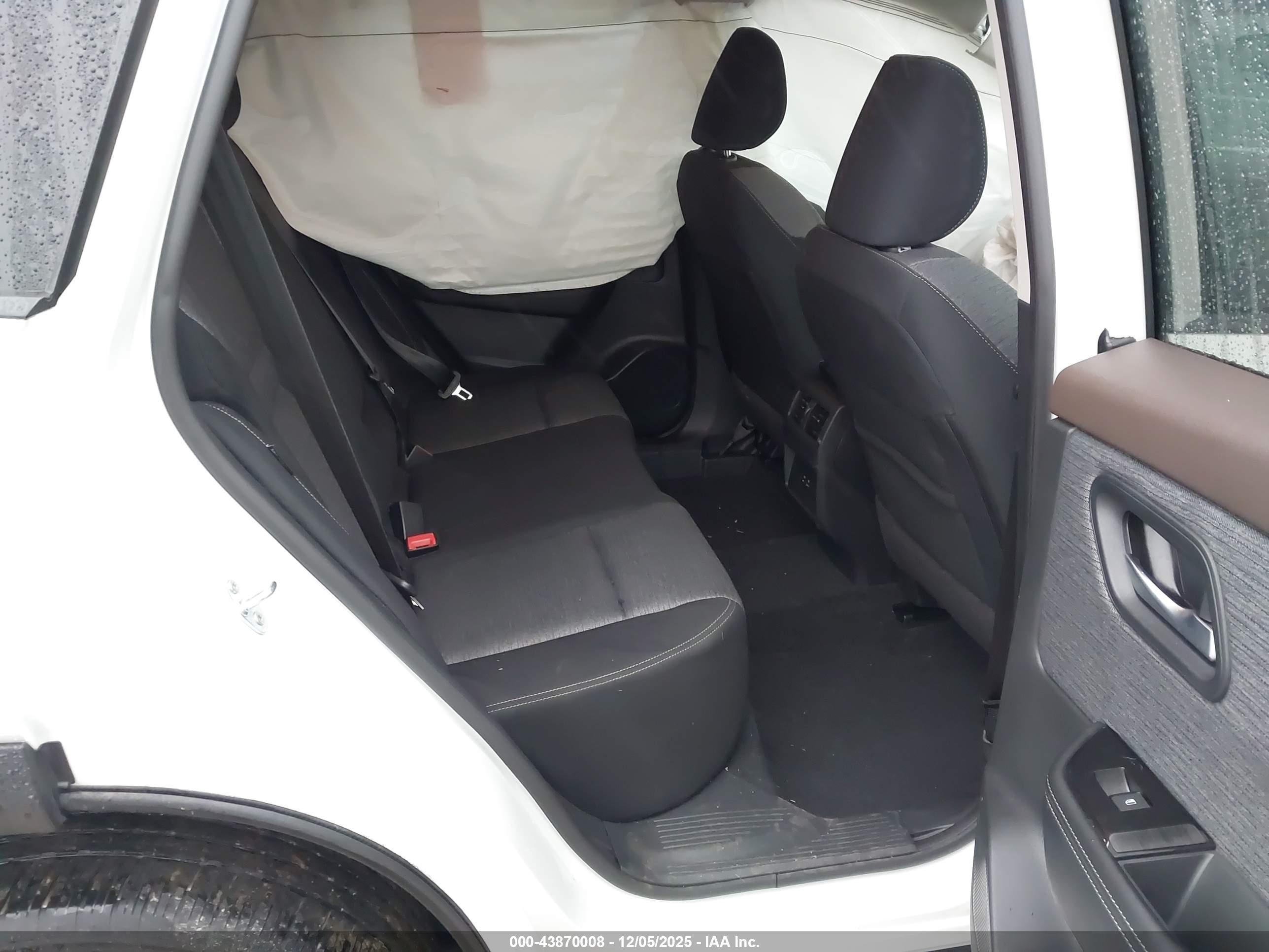 NISSAN ROGUE image 8