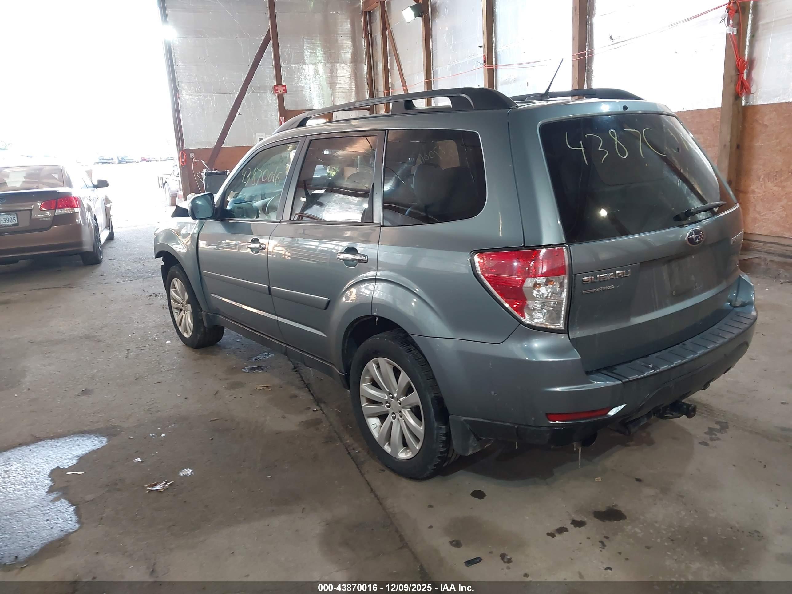 SUBARU FORESTER image 3