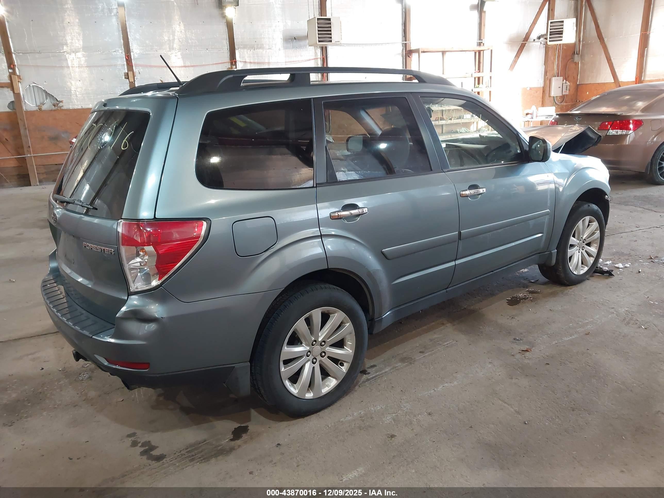 SUBARU FORESTER image 4