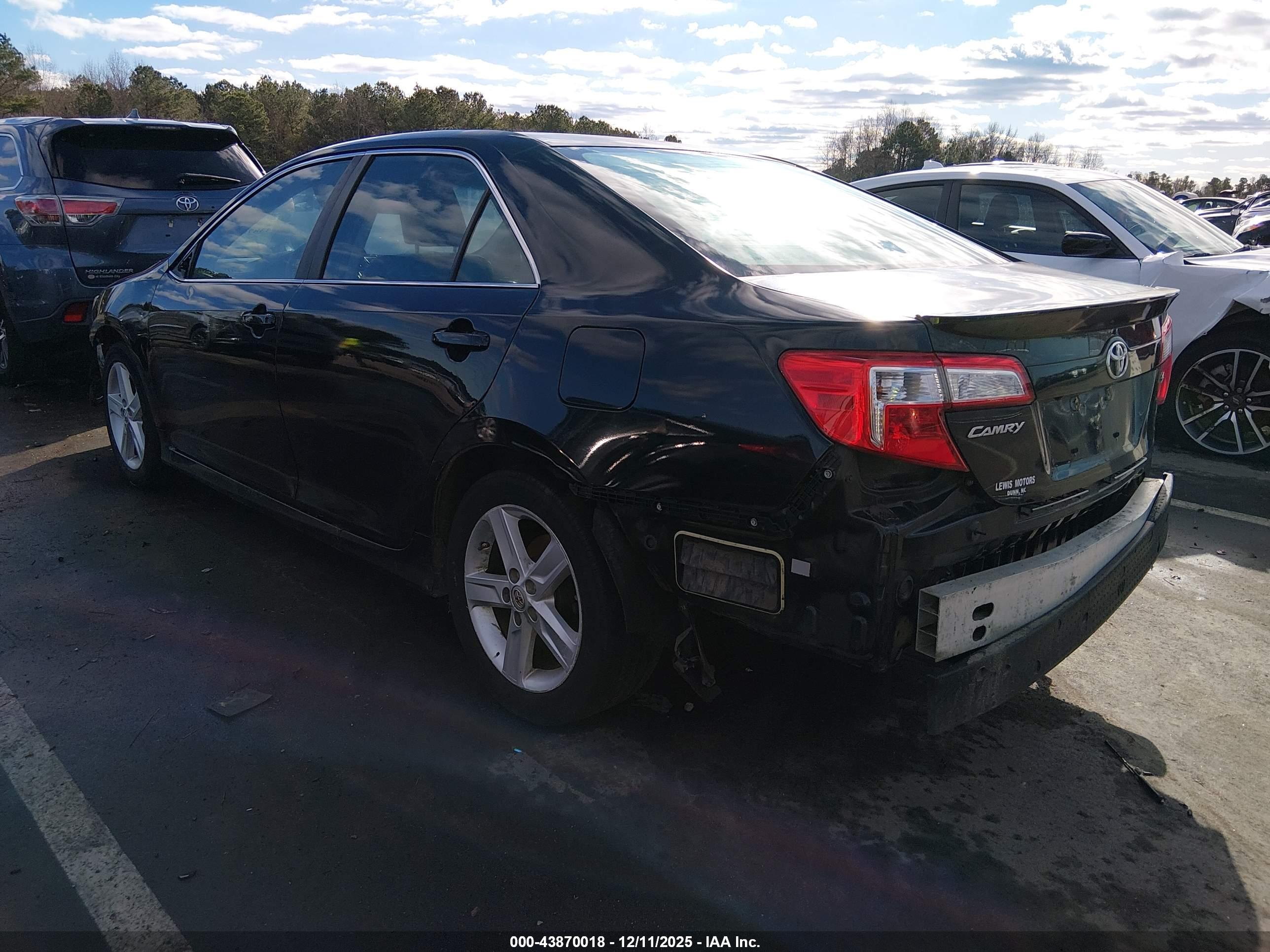 TOYOTA CAMRY image 3
