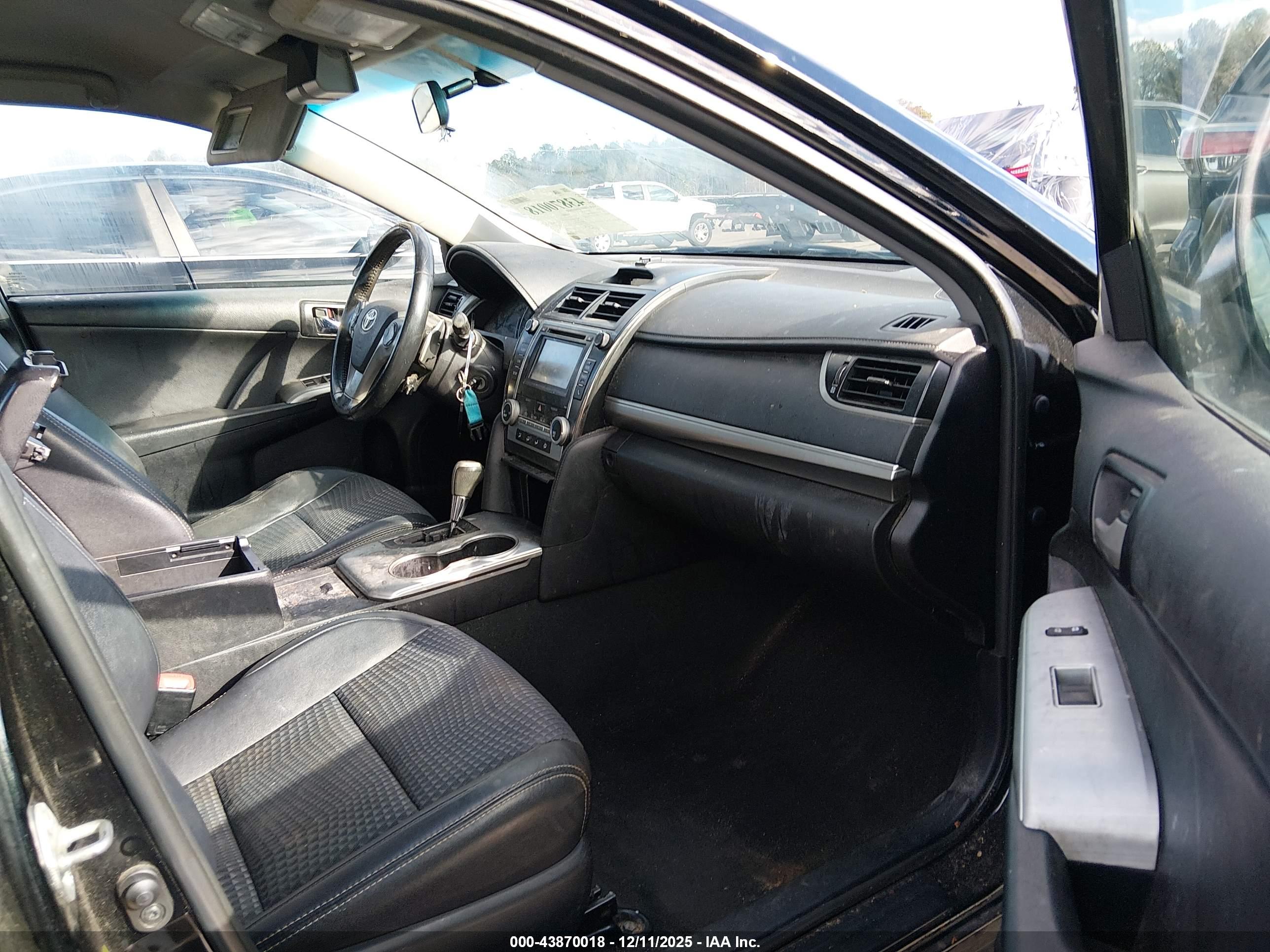TOYOTA CAMRY image 5