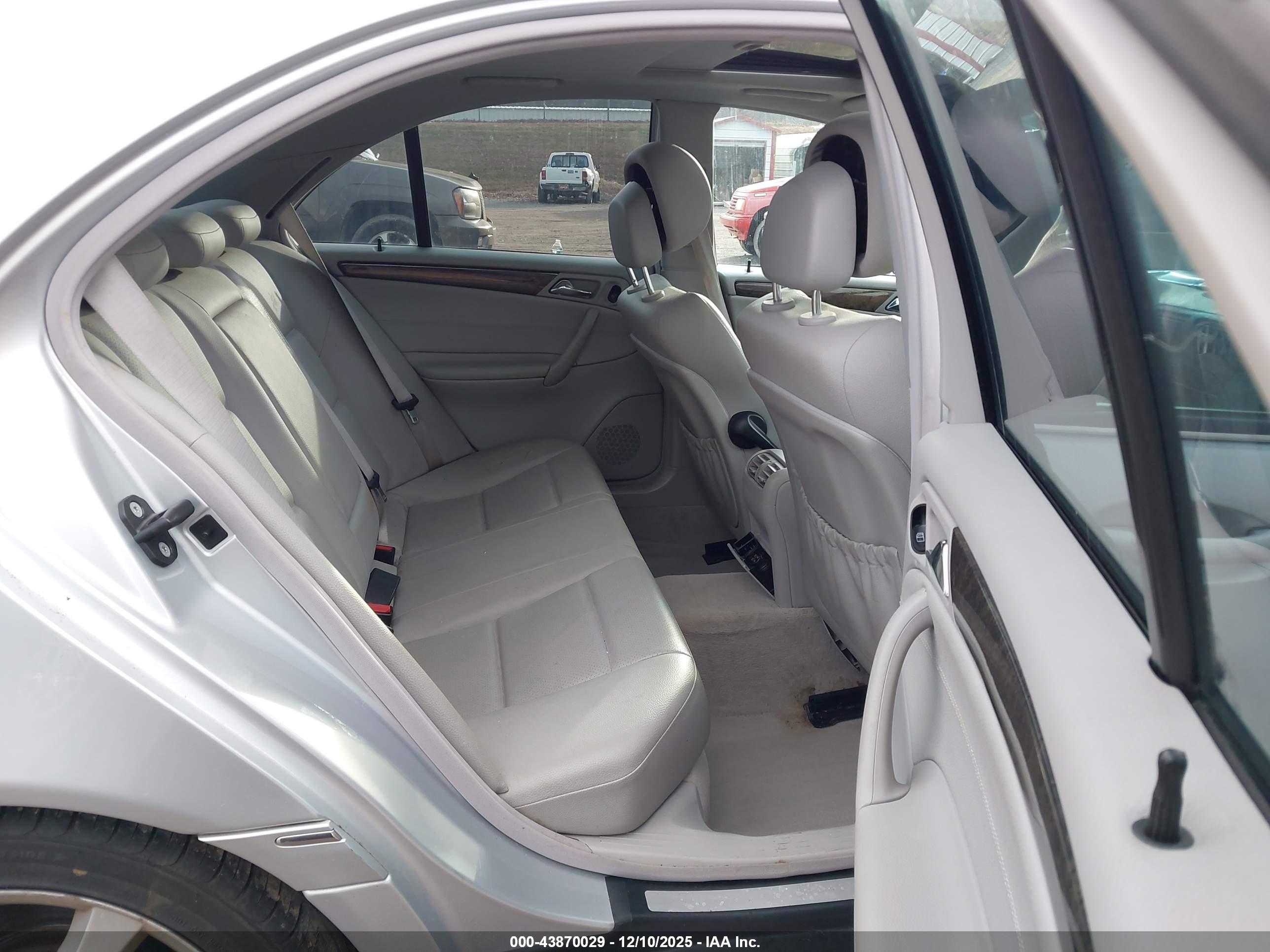 MERCEDES-BENZ C image 8