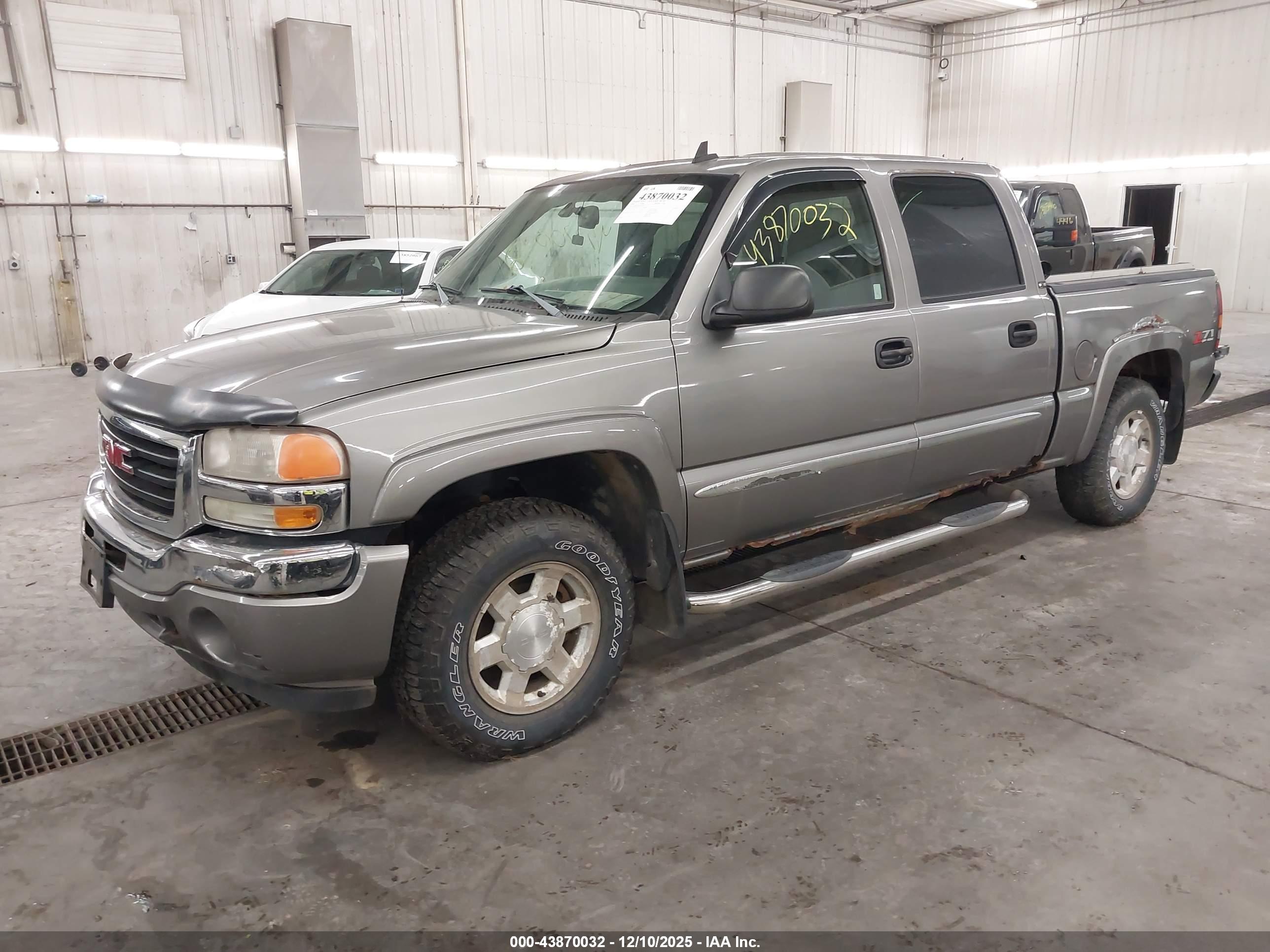 GMC SIERRA image 2