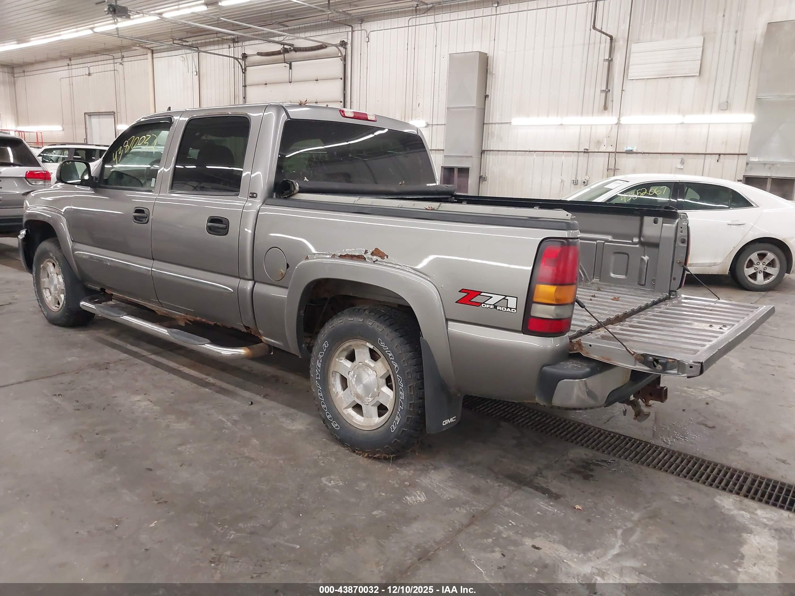 GMC SIERRA image 3