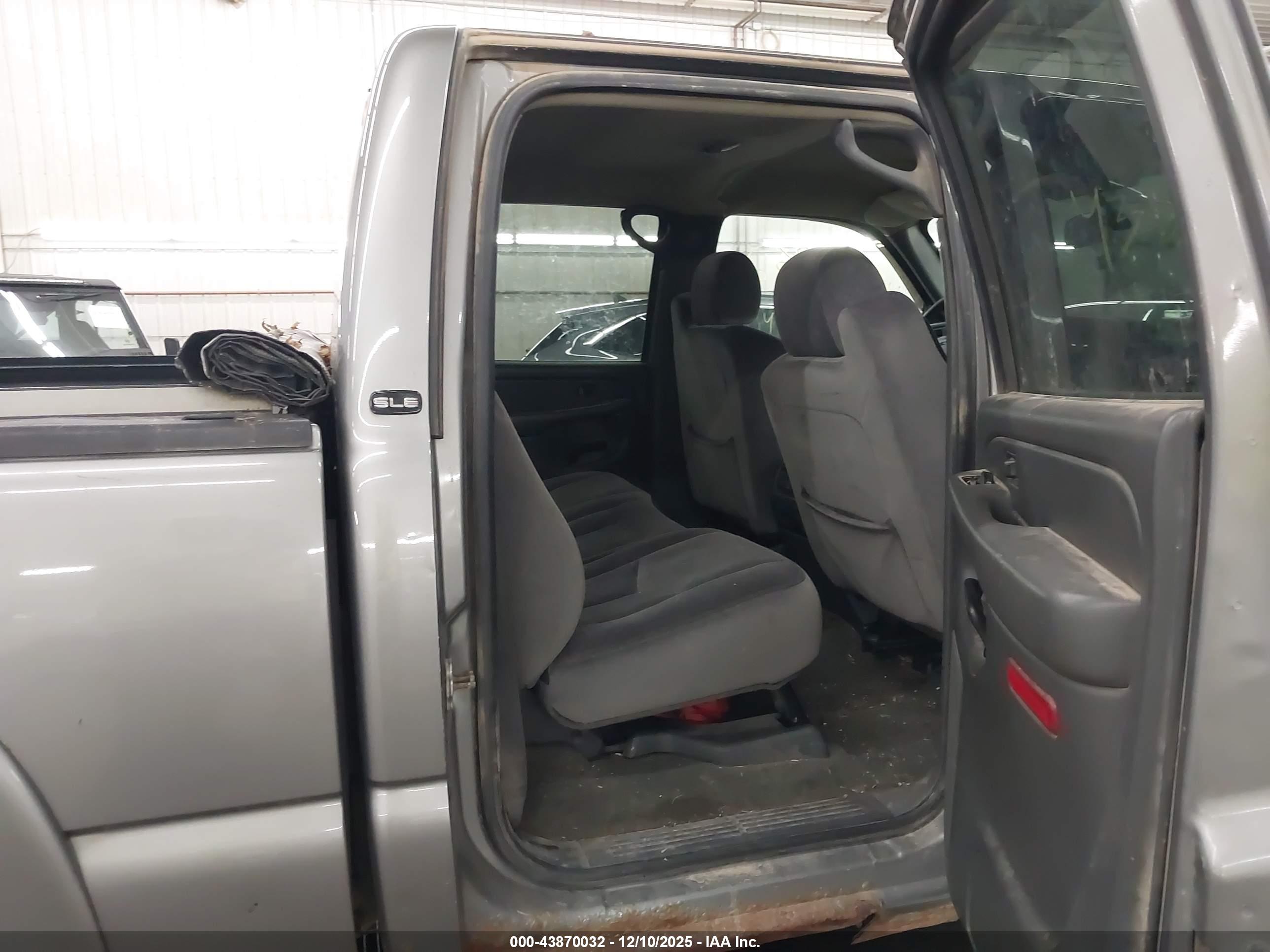 GMC SIERRA image 8
