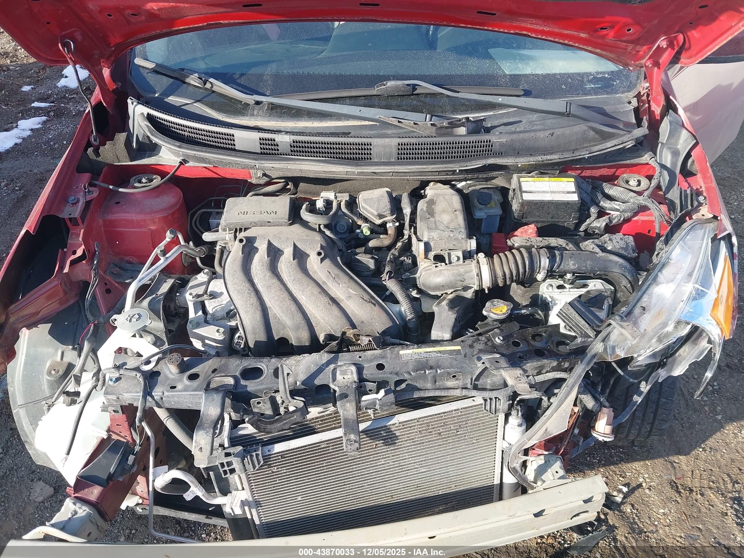 NISSAN VERSA image 10