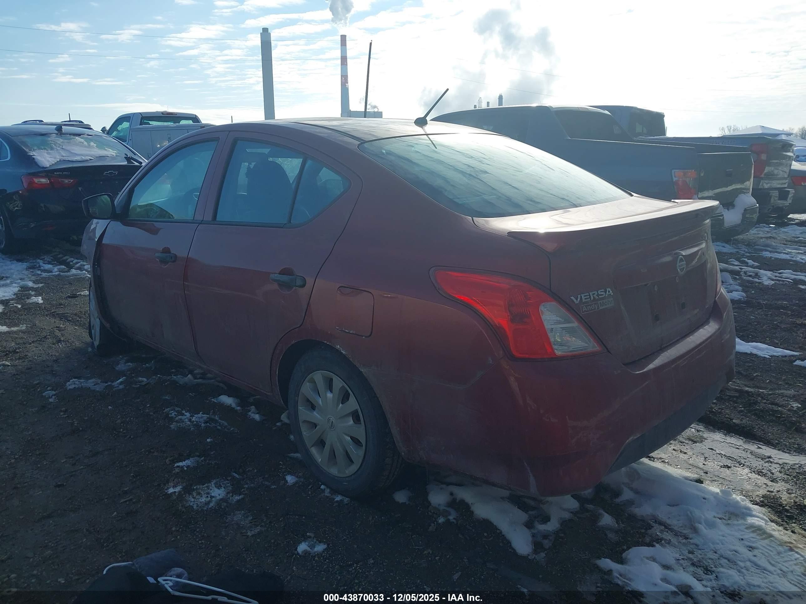 NISSAN VERSA image 3