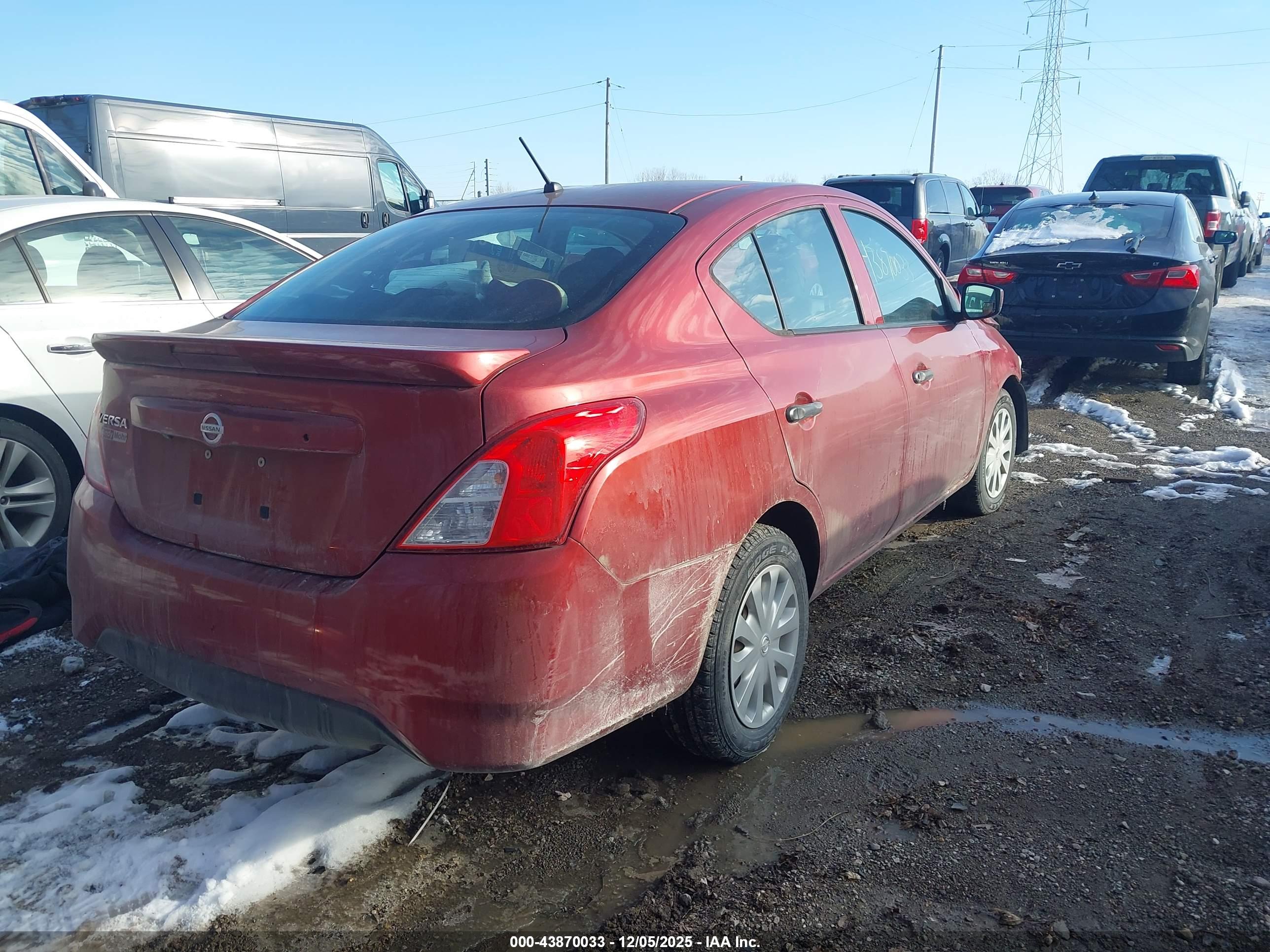 NISSAN VERSA image 4