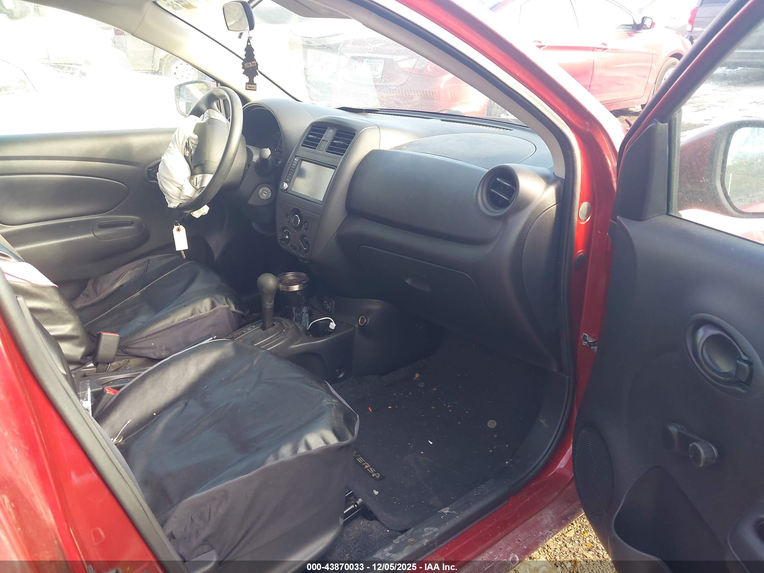 NISSAN VERSA image 5
