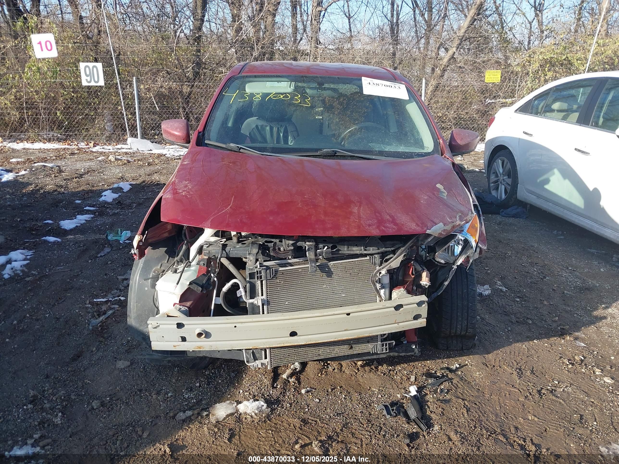 NISSAN VERSA image 6