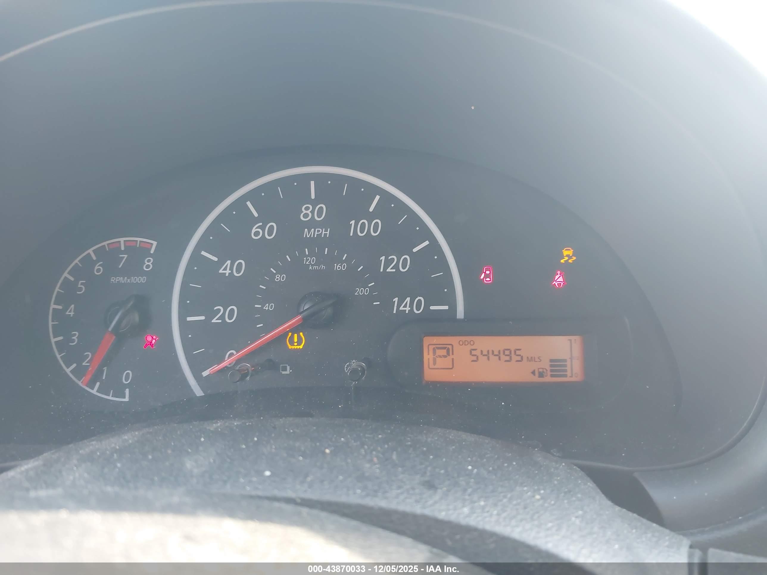 NISSAN VERSA image 7