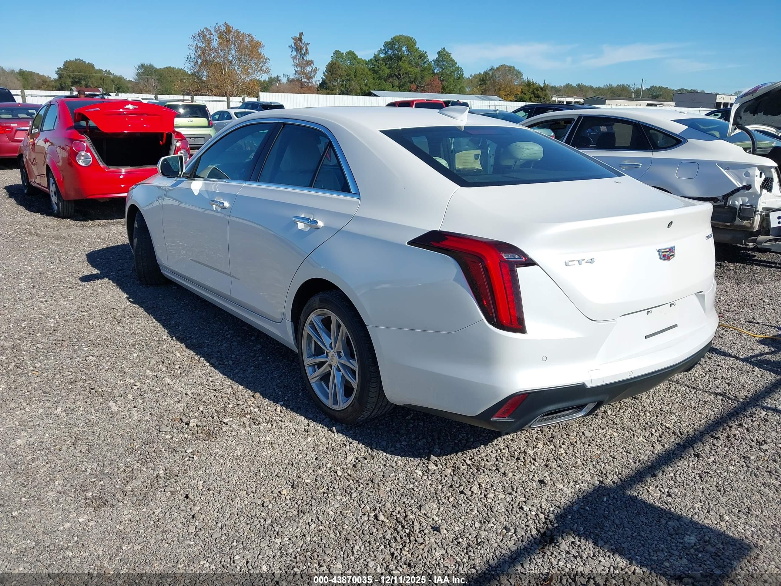 CADILLAC CT4 image 3