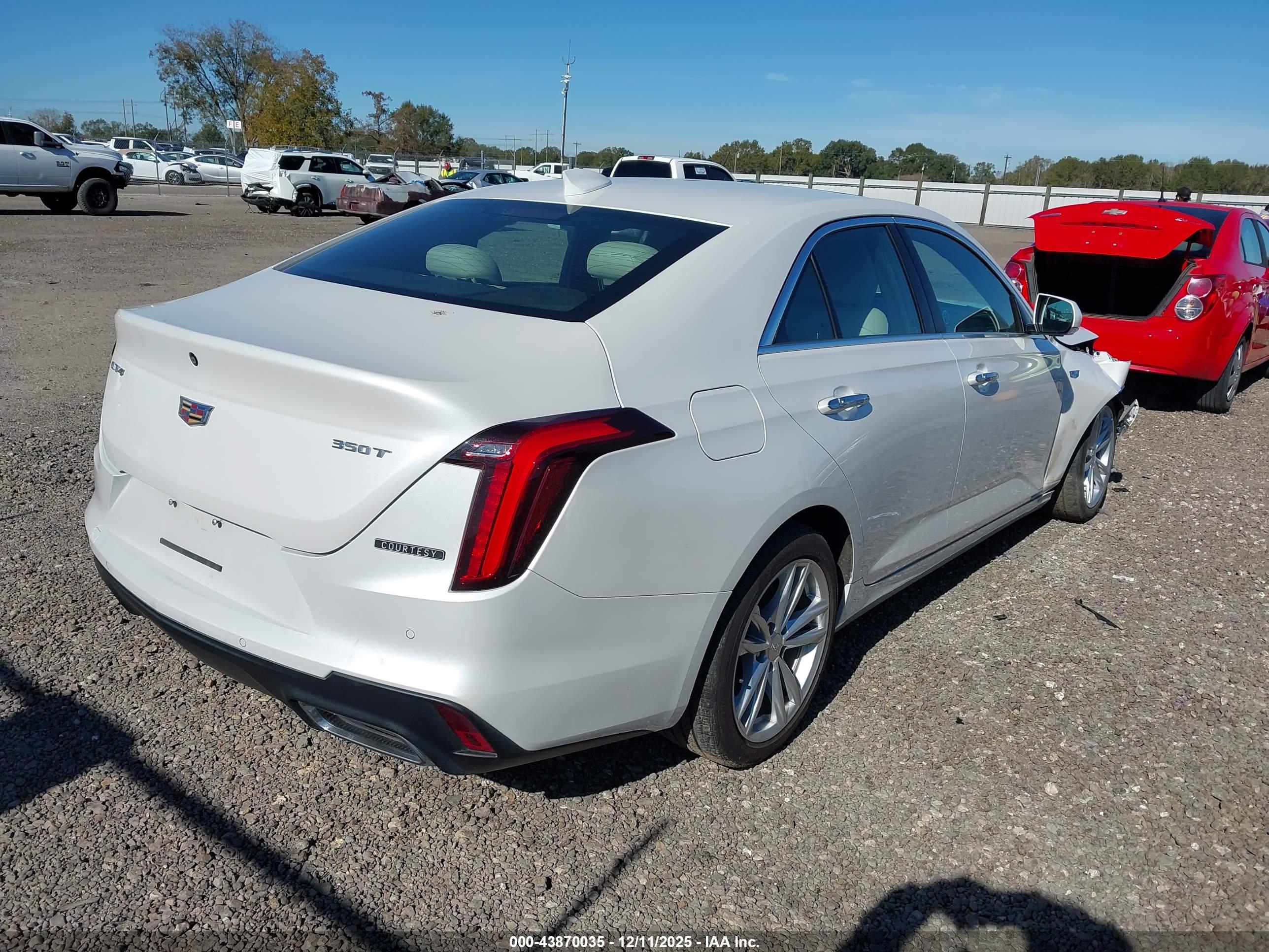 CADILLAC CT4 image 4