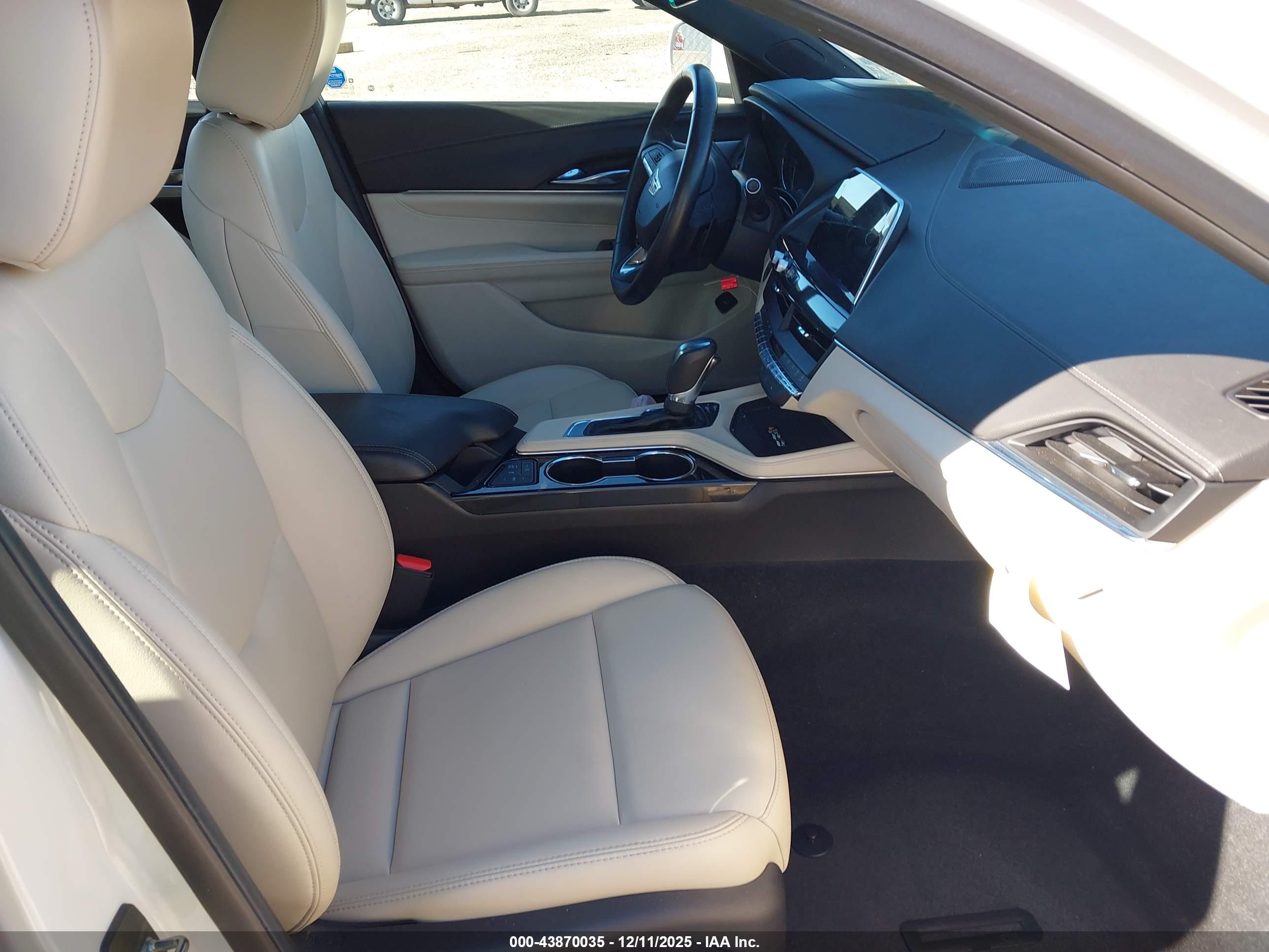CADILLAC CT4 image 5