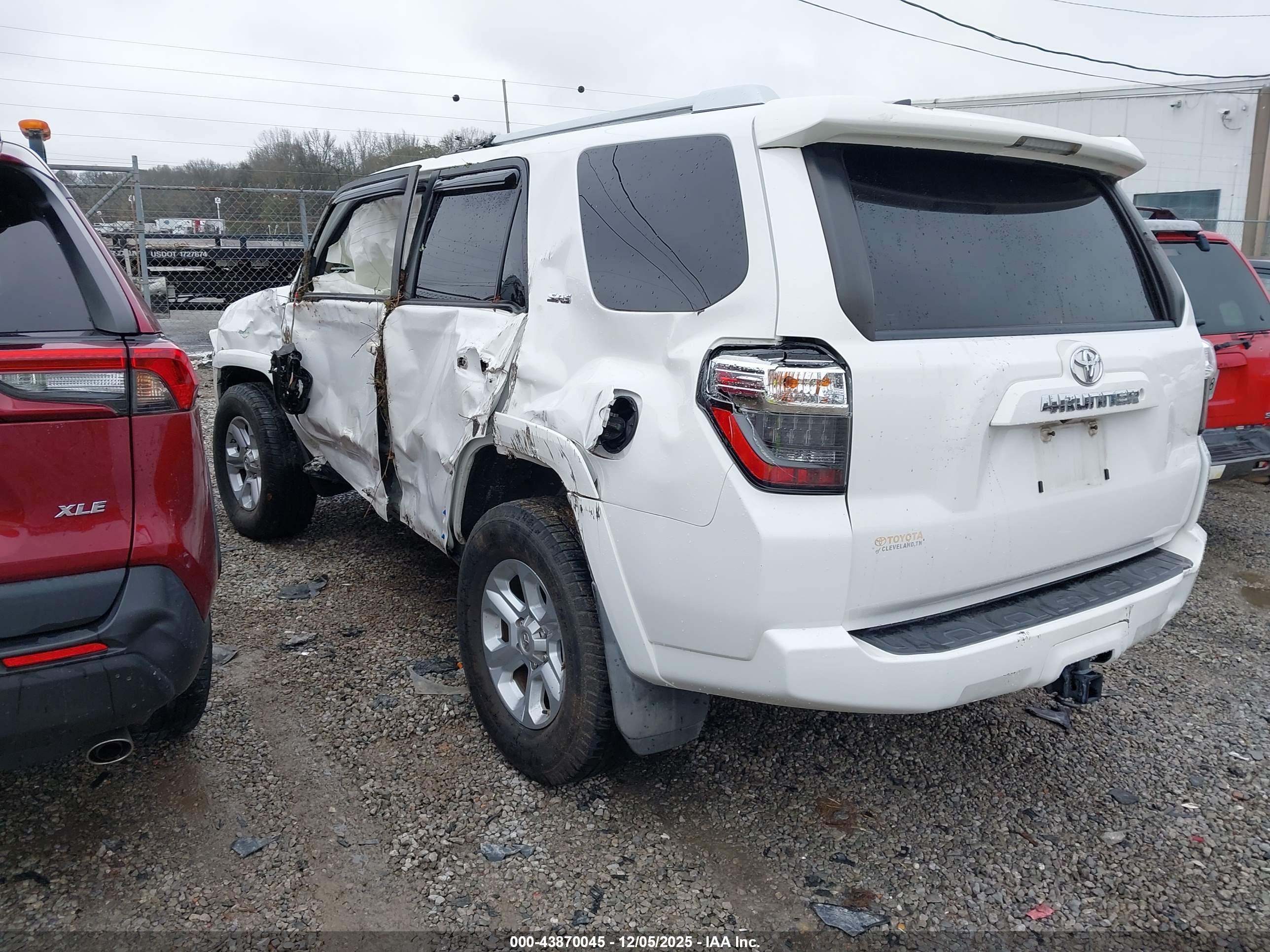 TOYOTA 4RUNNER image 3