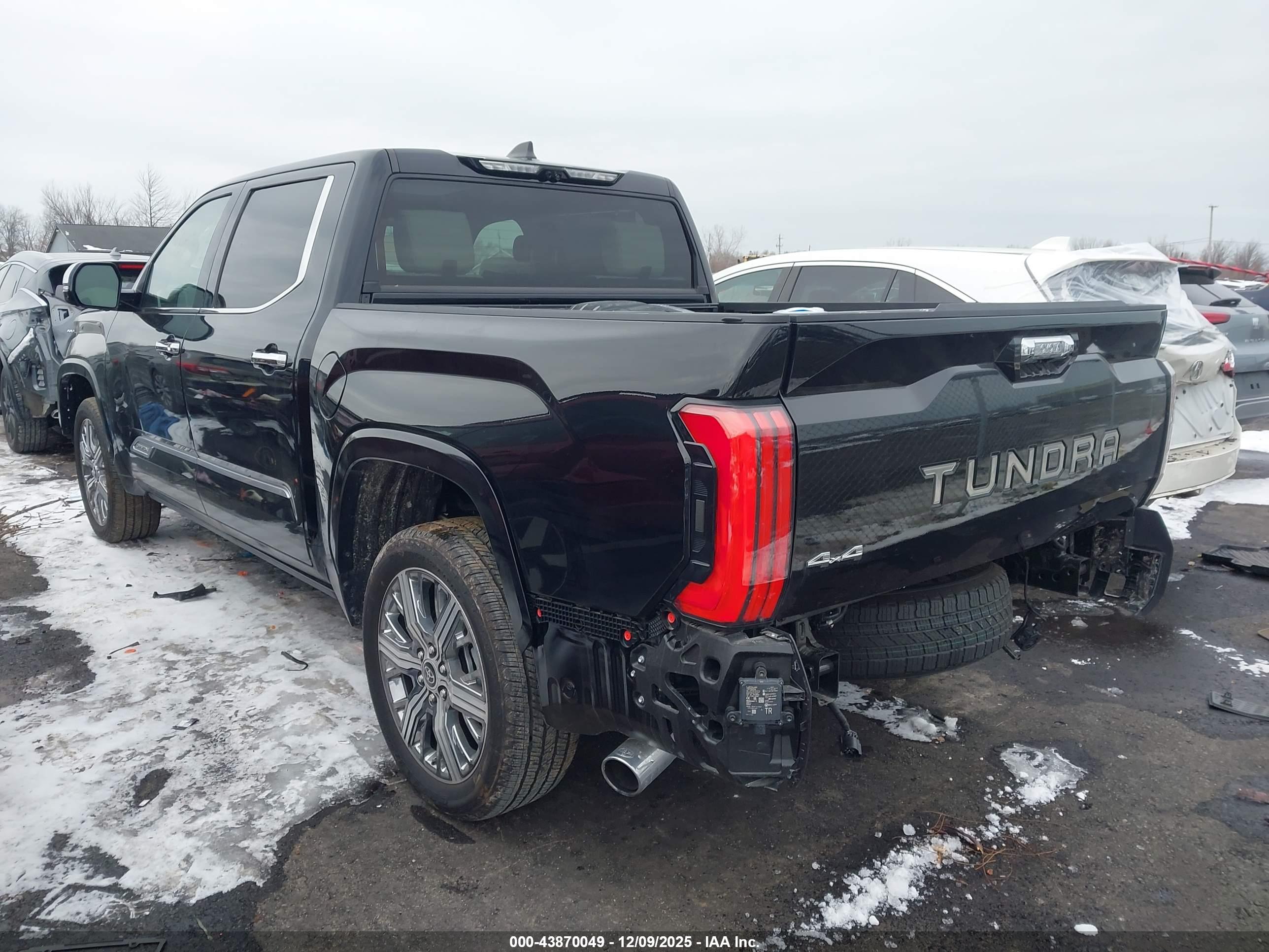 TOYOTA TUNDRA image 3