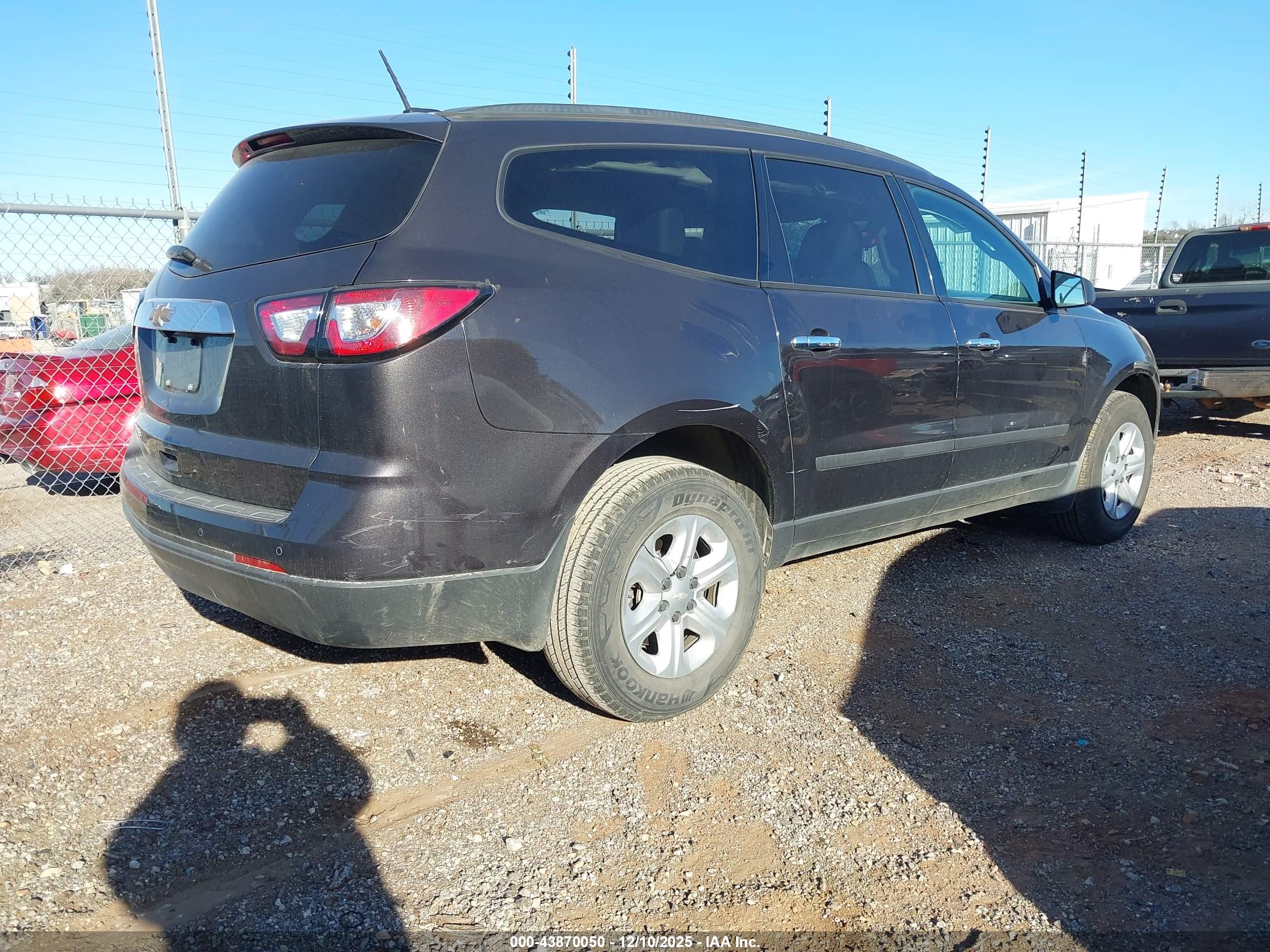 CHEVROLET TRAVERSE image 4